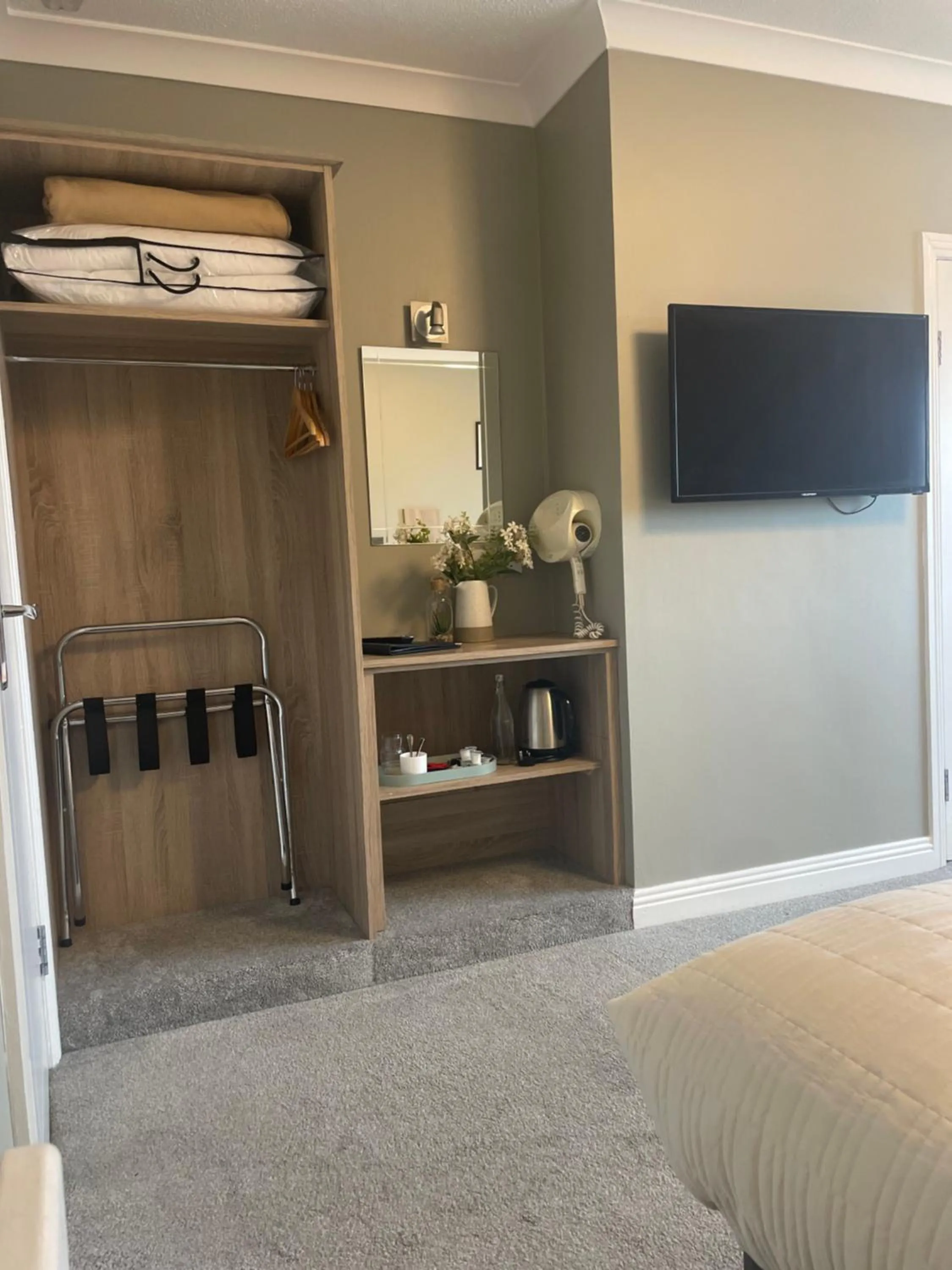 TV and multimedia, Bed in Glasha Meadows Accommodation