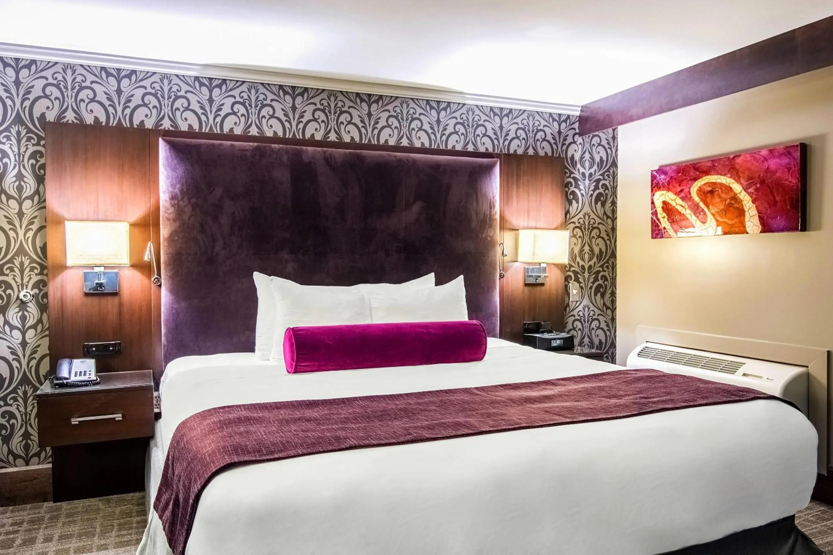 Bedroom, Bed in Oasis Hotel and Conv Center, an Ascend Collection Hotel