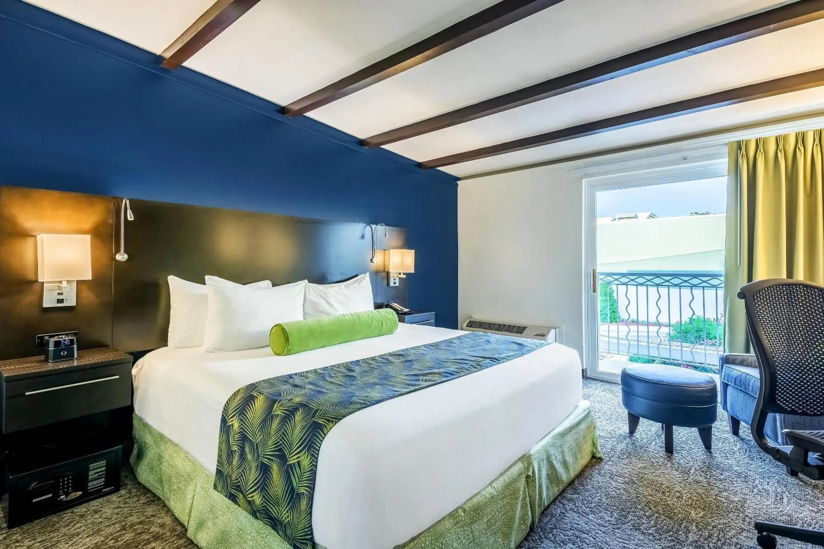 King Room - Non-Smoking in Oasis Hotel and Conv Center, an Ascend Collection Hotel King Room - Non-Smoking in Oasis Hotel and Conv Center, an Ascend Collection Hotel