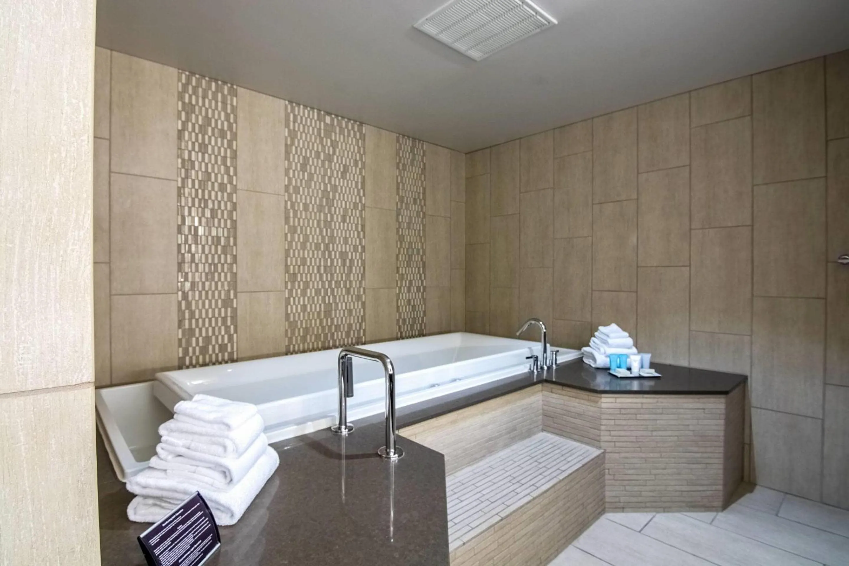 Bedroom, Bed in Oasis Hotel and Conv Center, an Ascend Collection Hotel