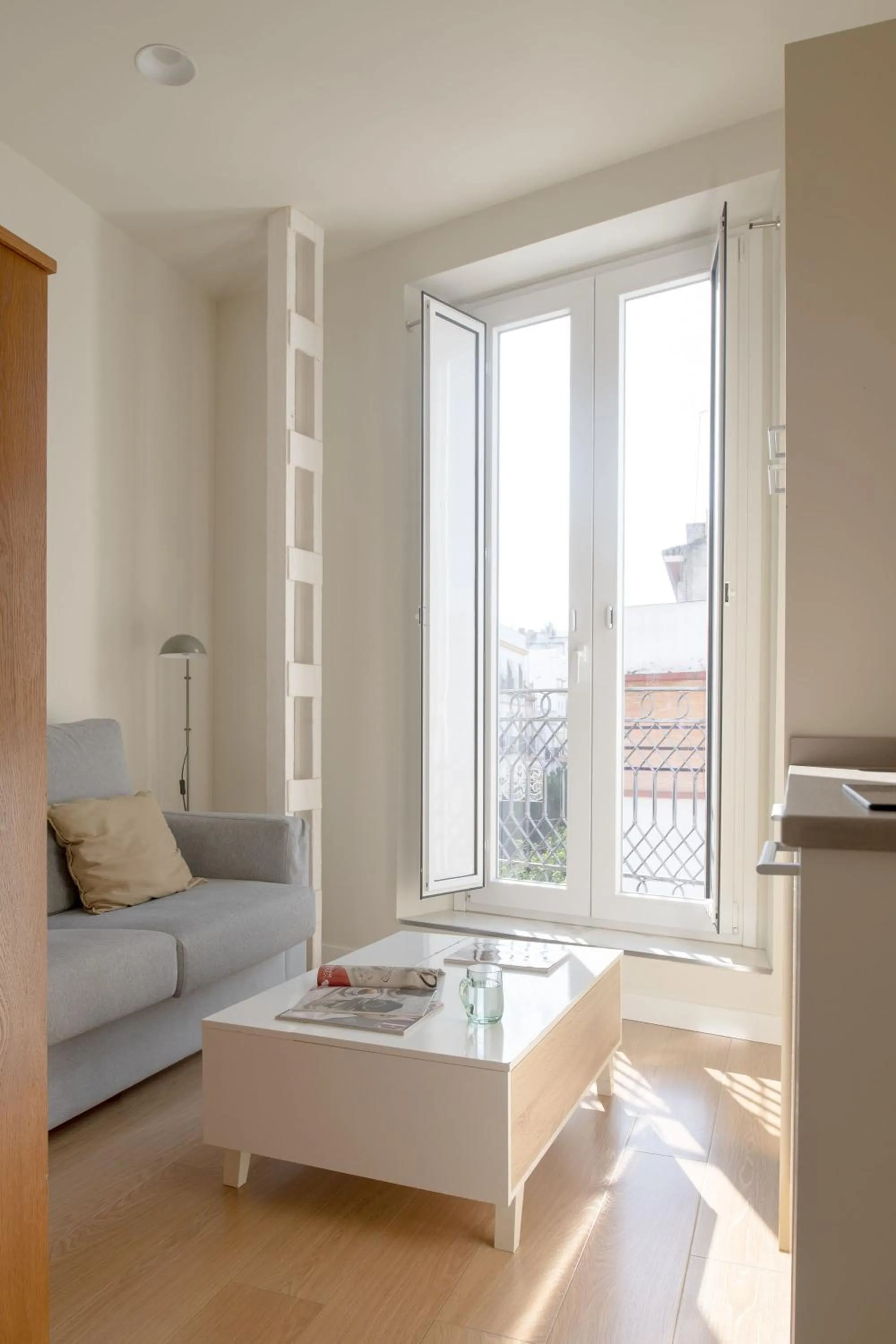 Living room in Ópera Apartments Alameda