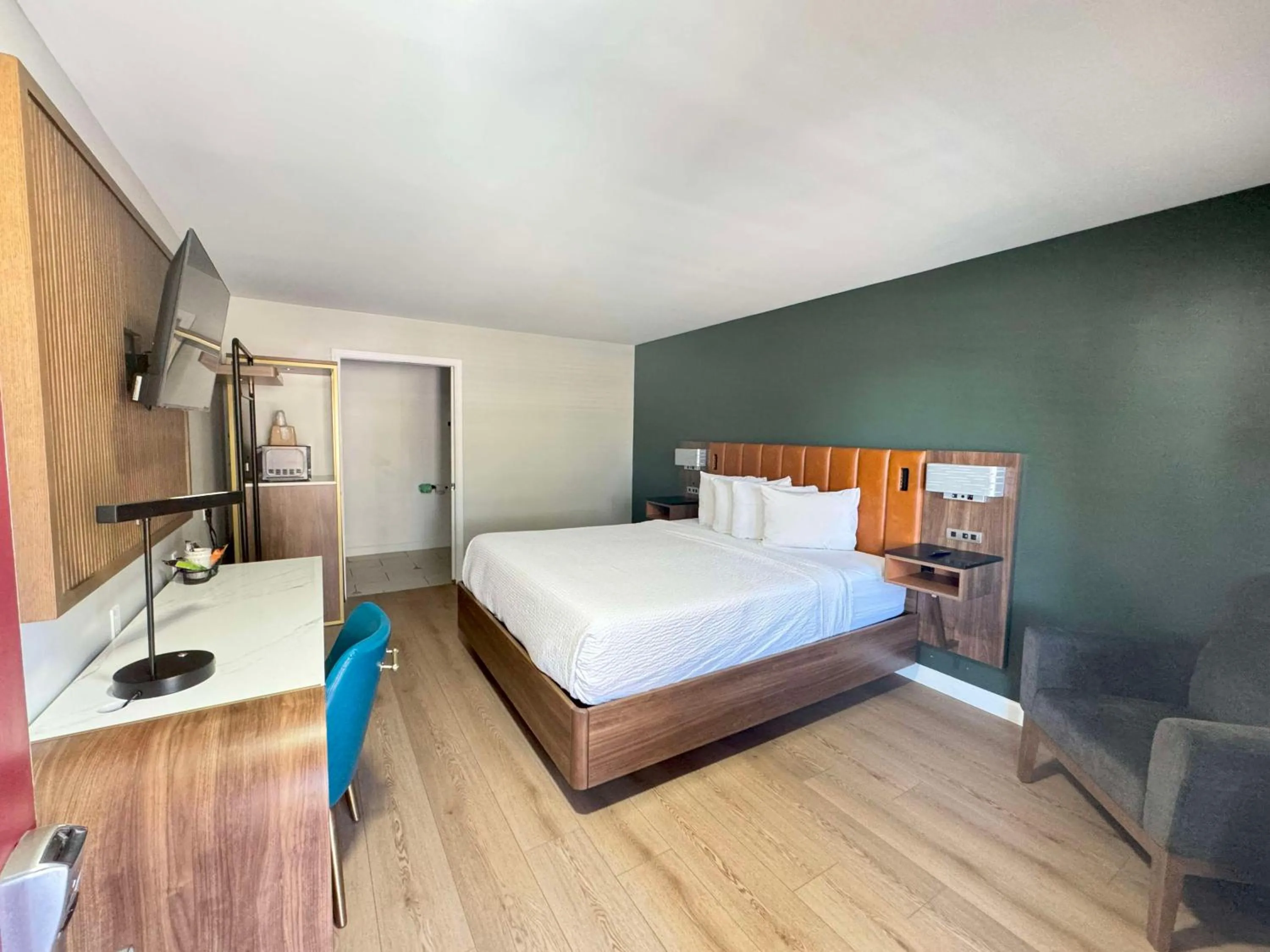 Bedroom, Bed in SureStay by Best Western Morgan Hill