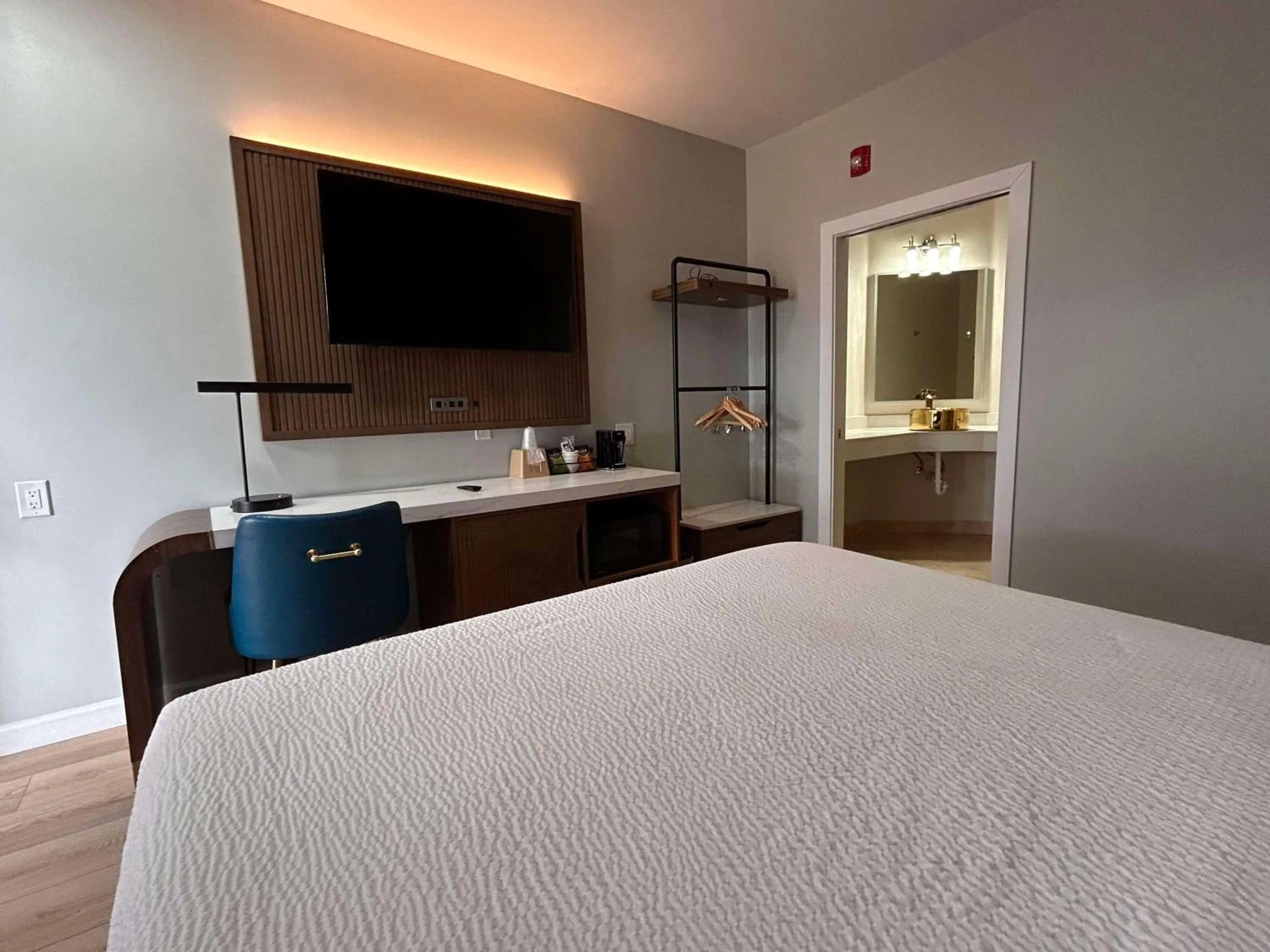 Bedroom, Bed in SureStay by Best Western Morgan Hill