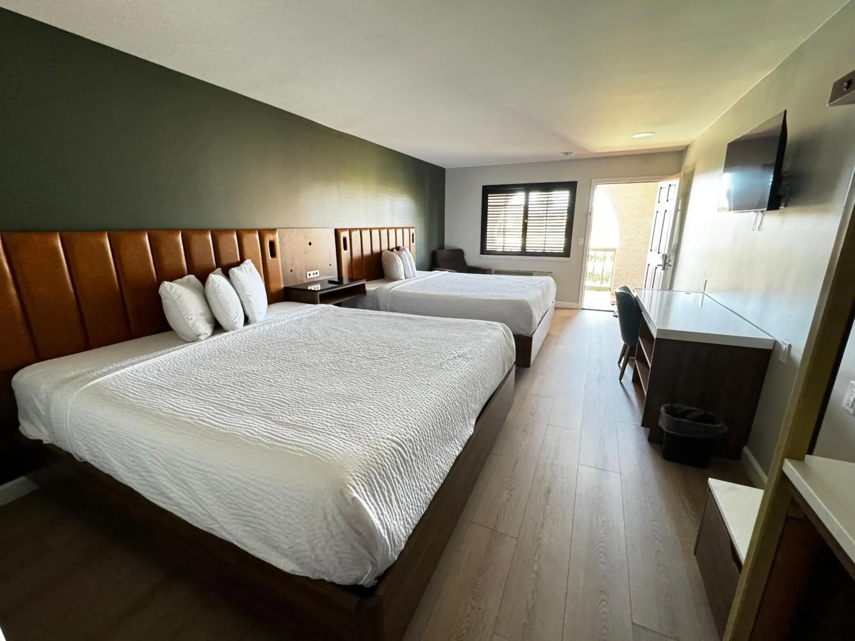 Standard King Room in Executive Inn Morgan Hill Standard King Room in Executive Inn Morgan Hill