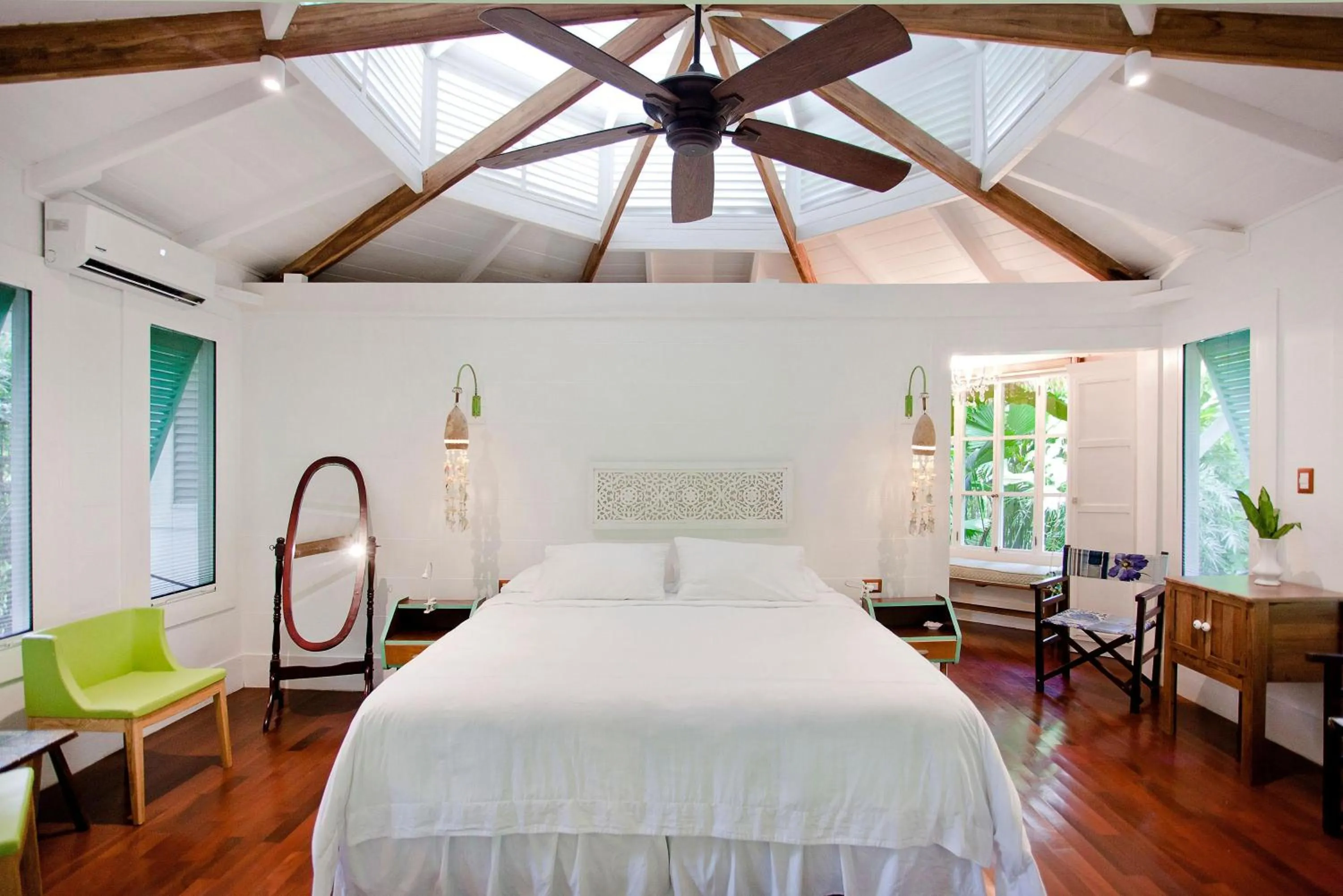 Photo of the whole room, Bed in Hotel Aguas Claras Member of the Cayuga Collection