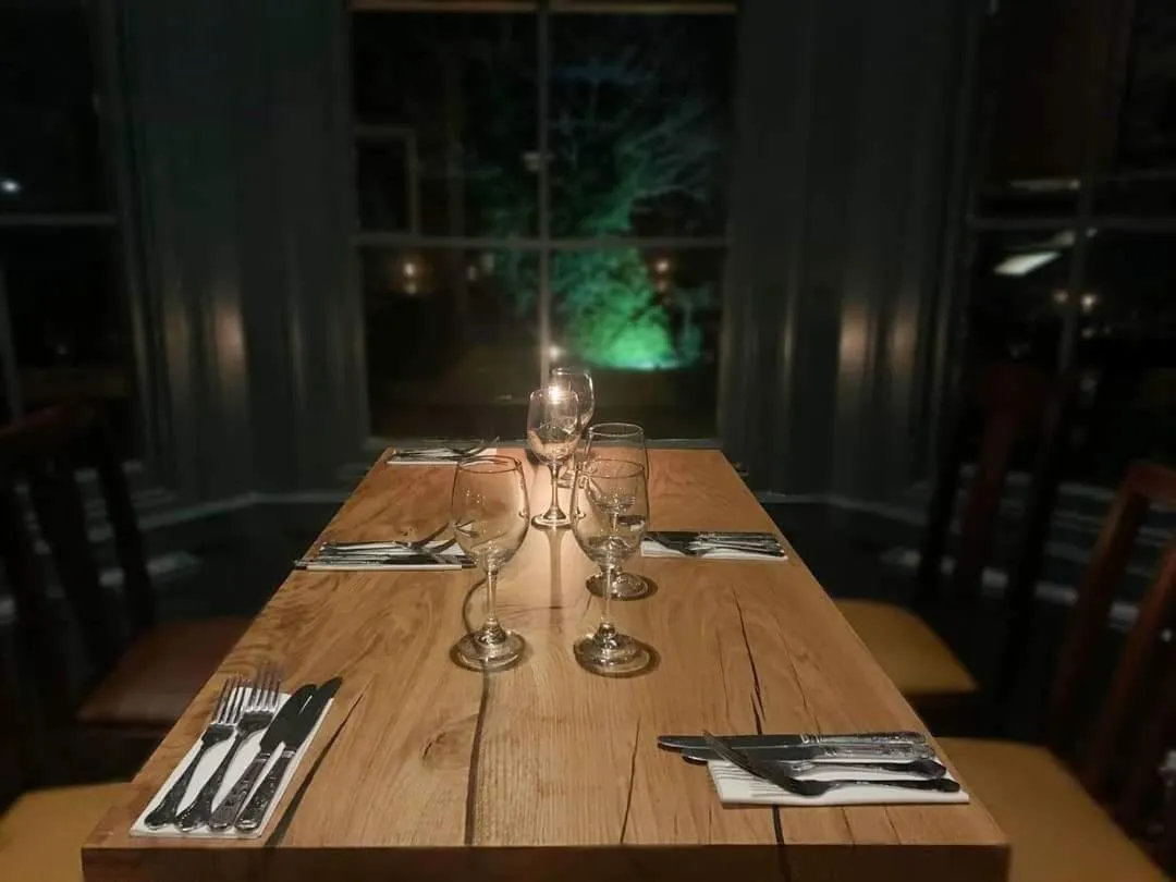 Restaurant/places to eat in Glendale Hotel