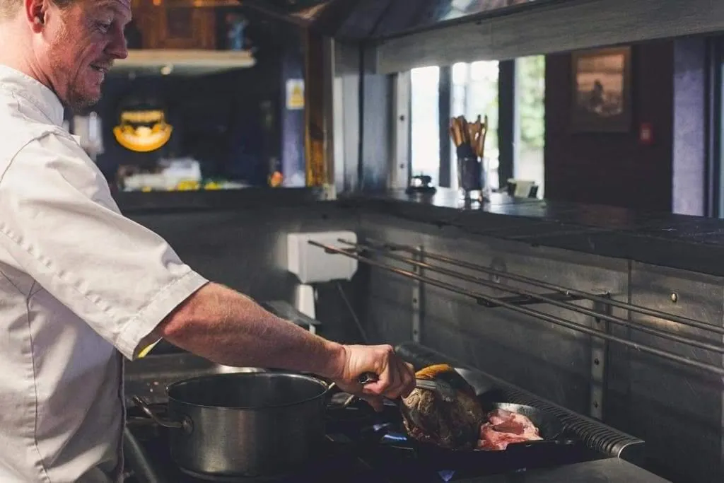 Kitchen or kitchenette in Glendale Hotel