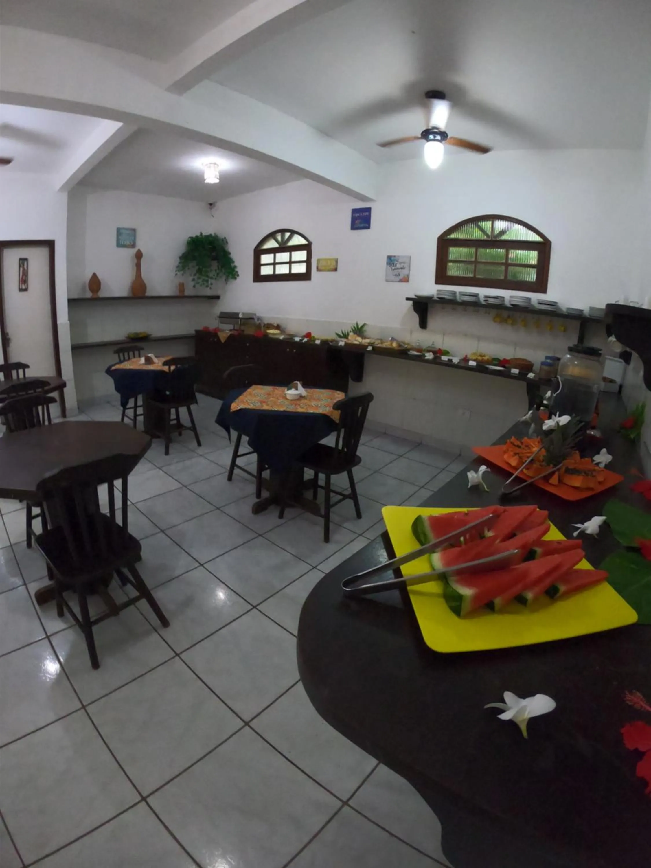 Restaurant/places to eat in Aguamarinha Pousada