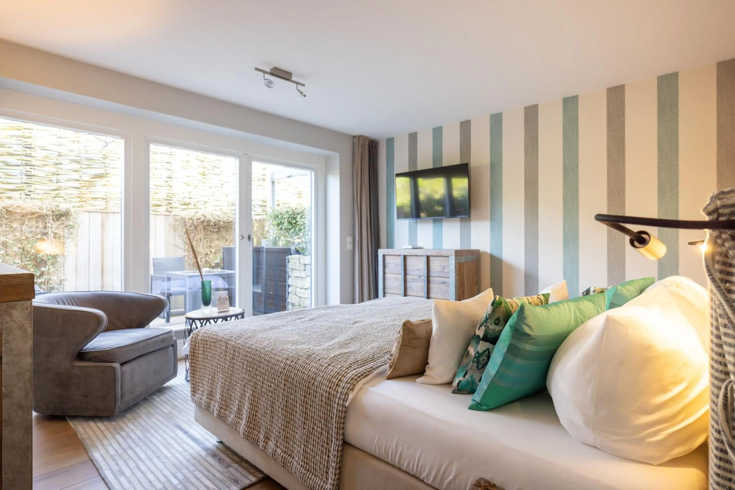 TV and multimedia, Bed in Hotel STRAND am Königshafen