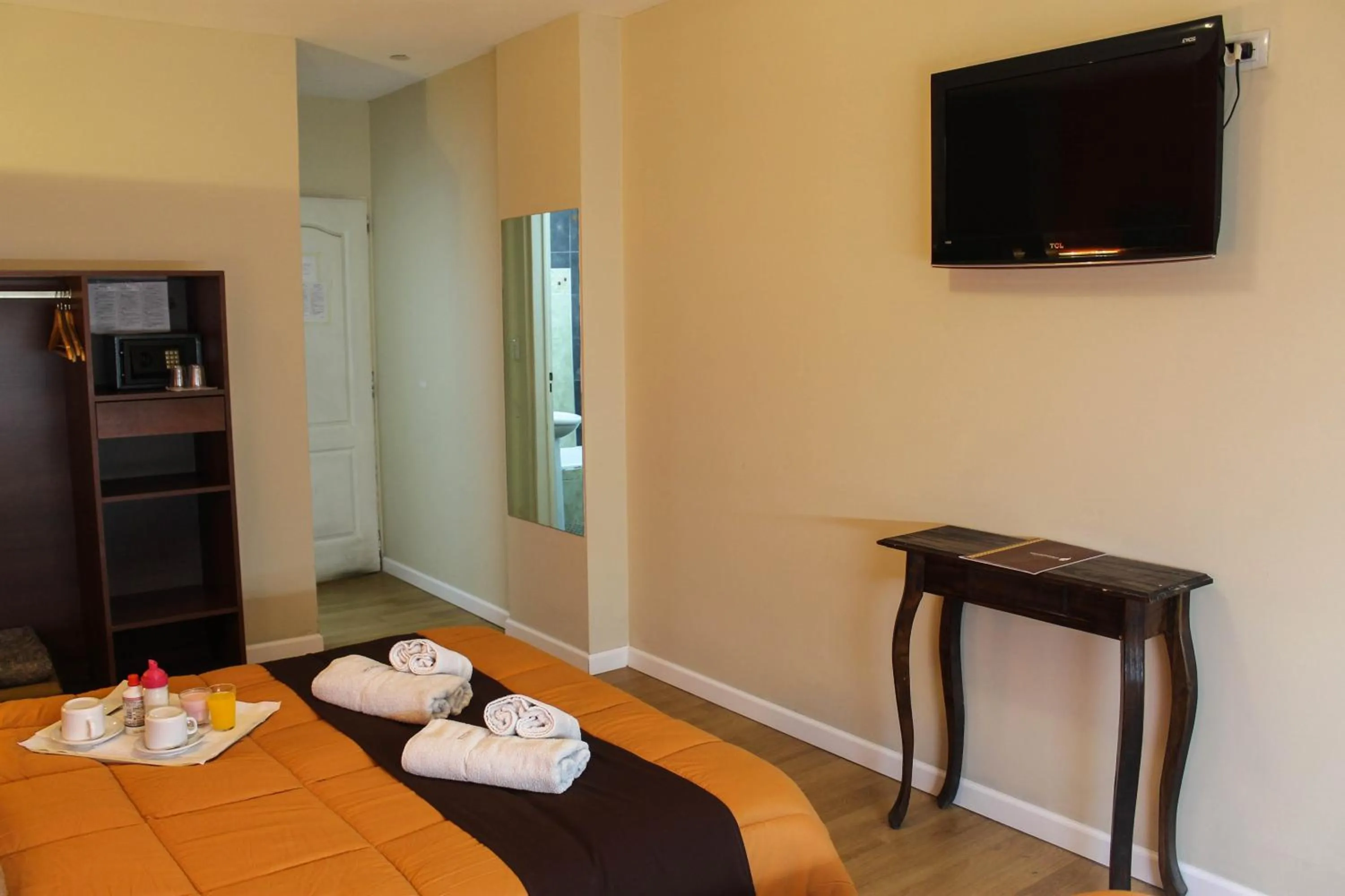 Photo of the whole room, Bed in Savannah Cordoba Hotel