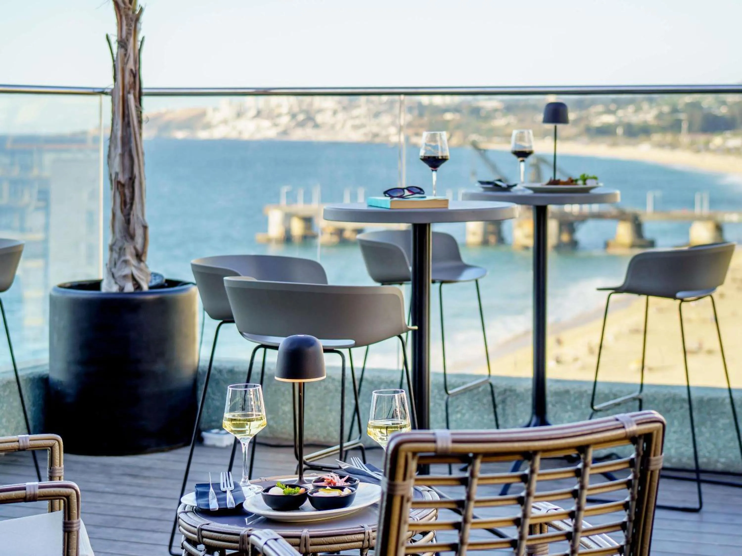 Lounge or bar in Pullman Vina del Mar San Martin