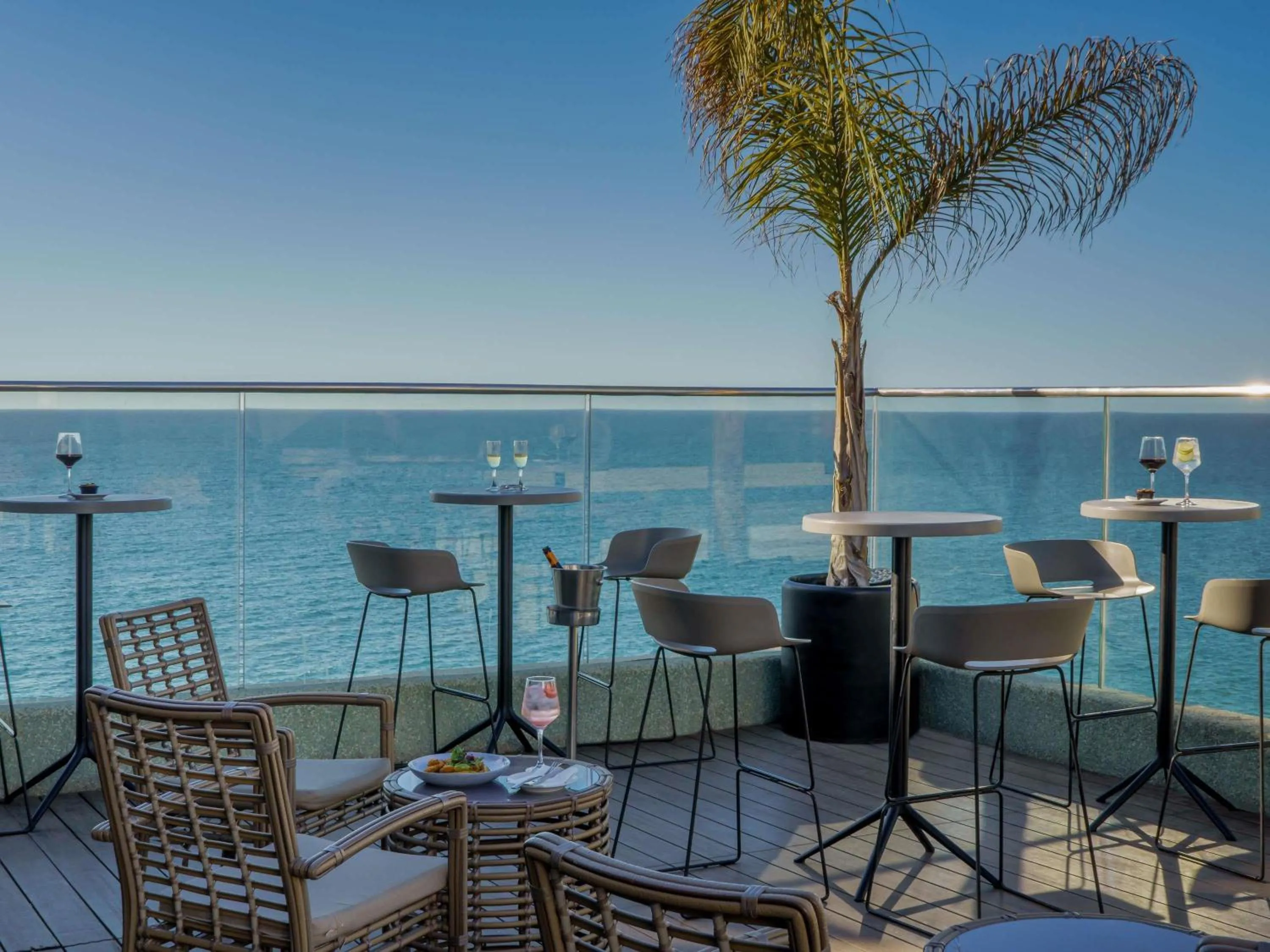 Lounge or bar in Pullman Vina del Mar San Martin