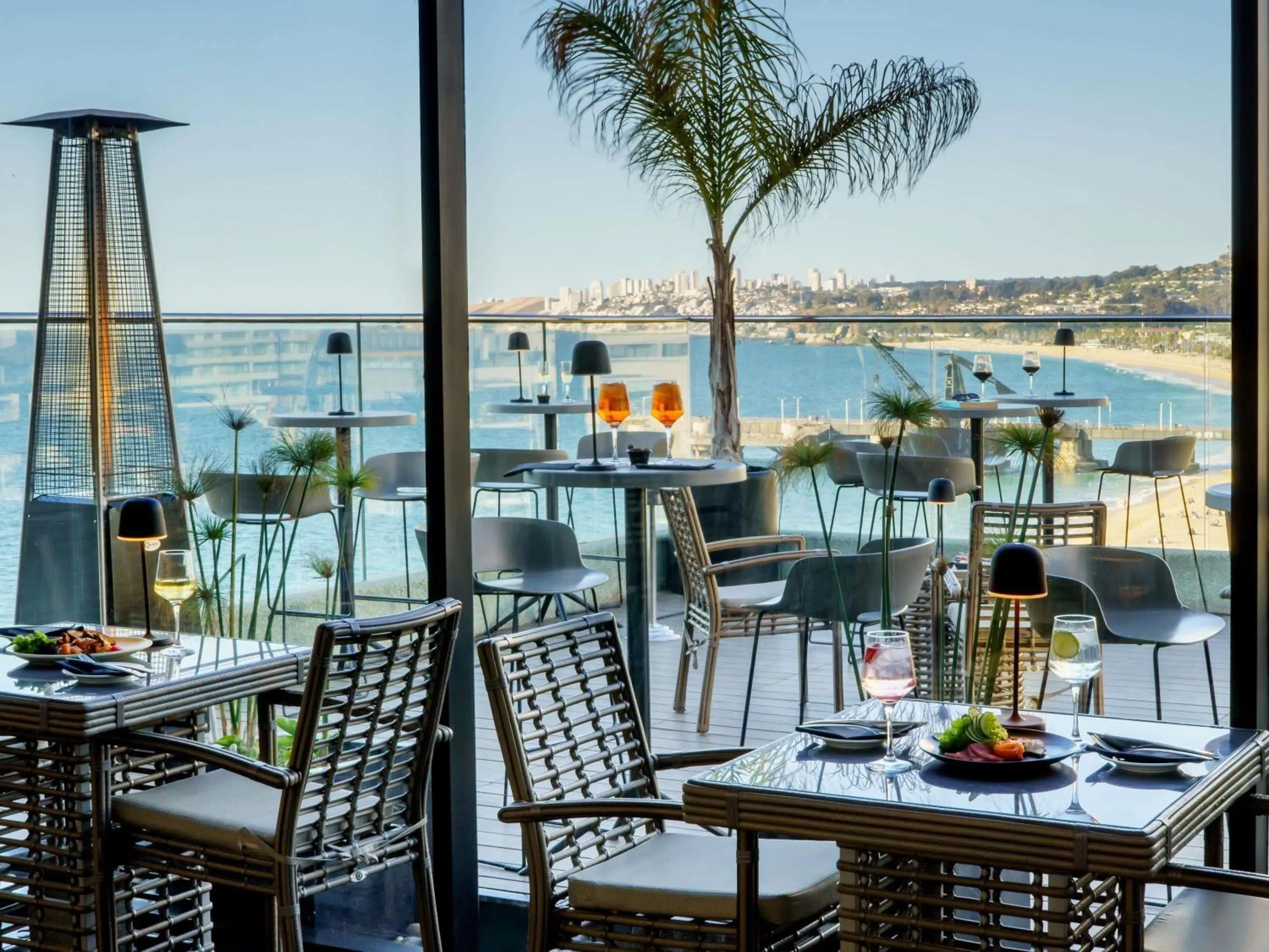 Lounge or bar in Pullman Vina del Mar San Martin