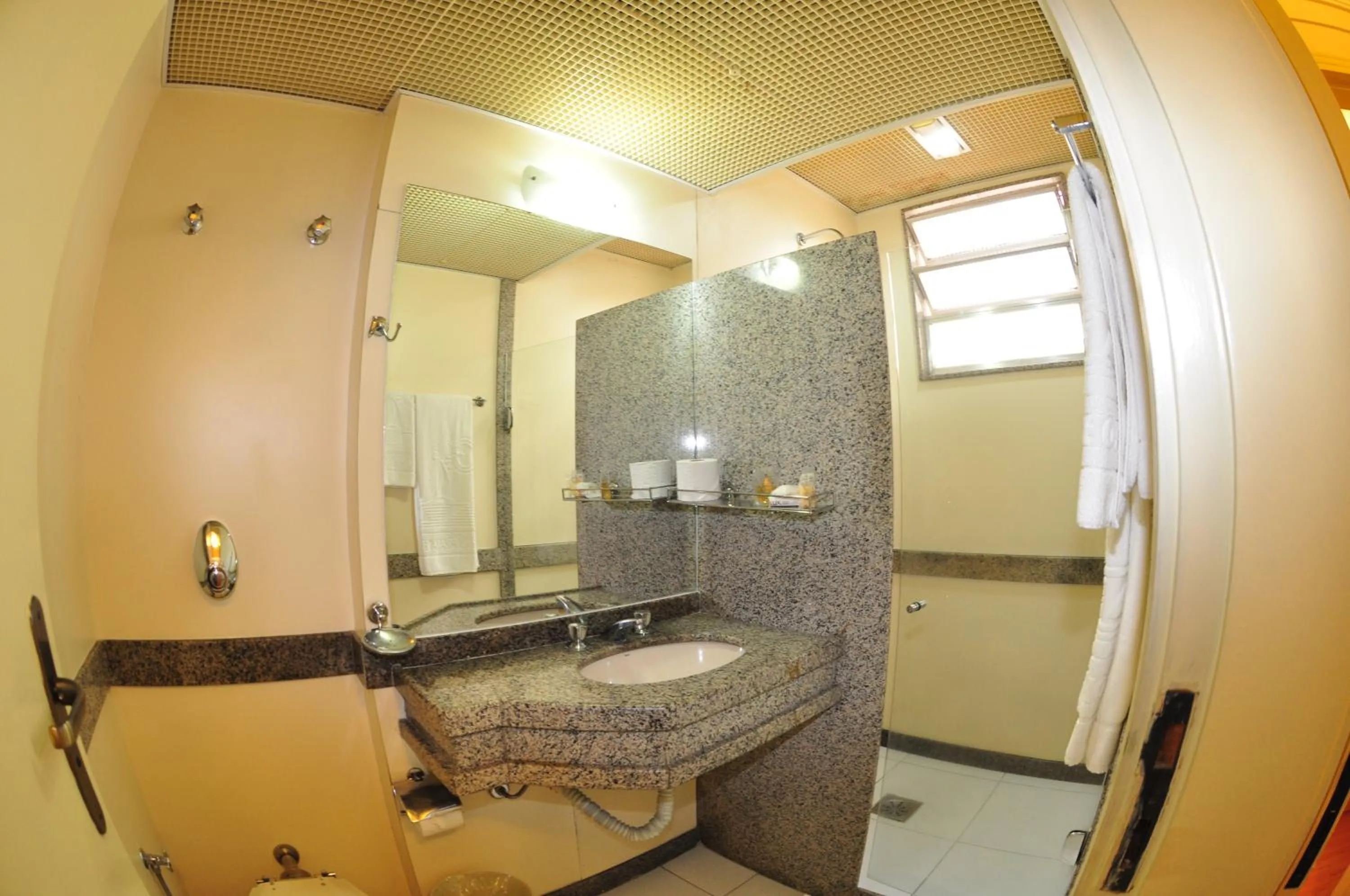 Bathroom in Icaraí Praia Hotel