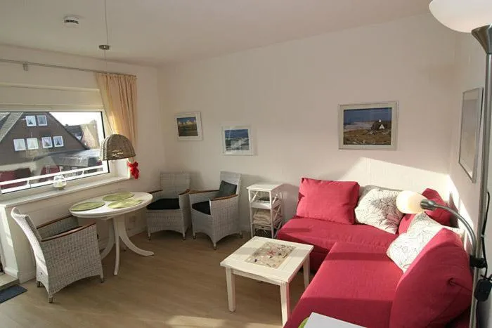 Living room, Bed in Haus Möwe Wohnung Gonnermann