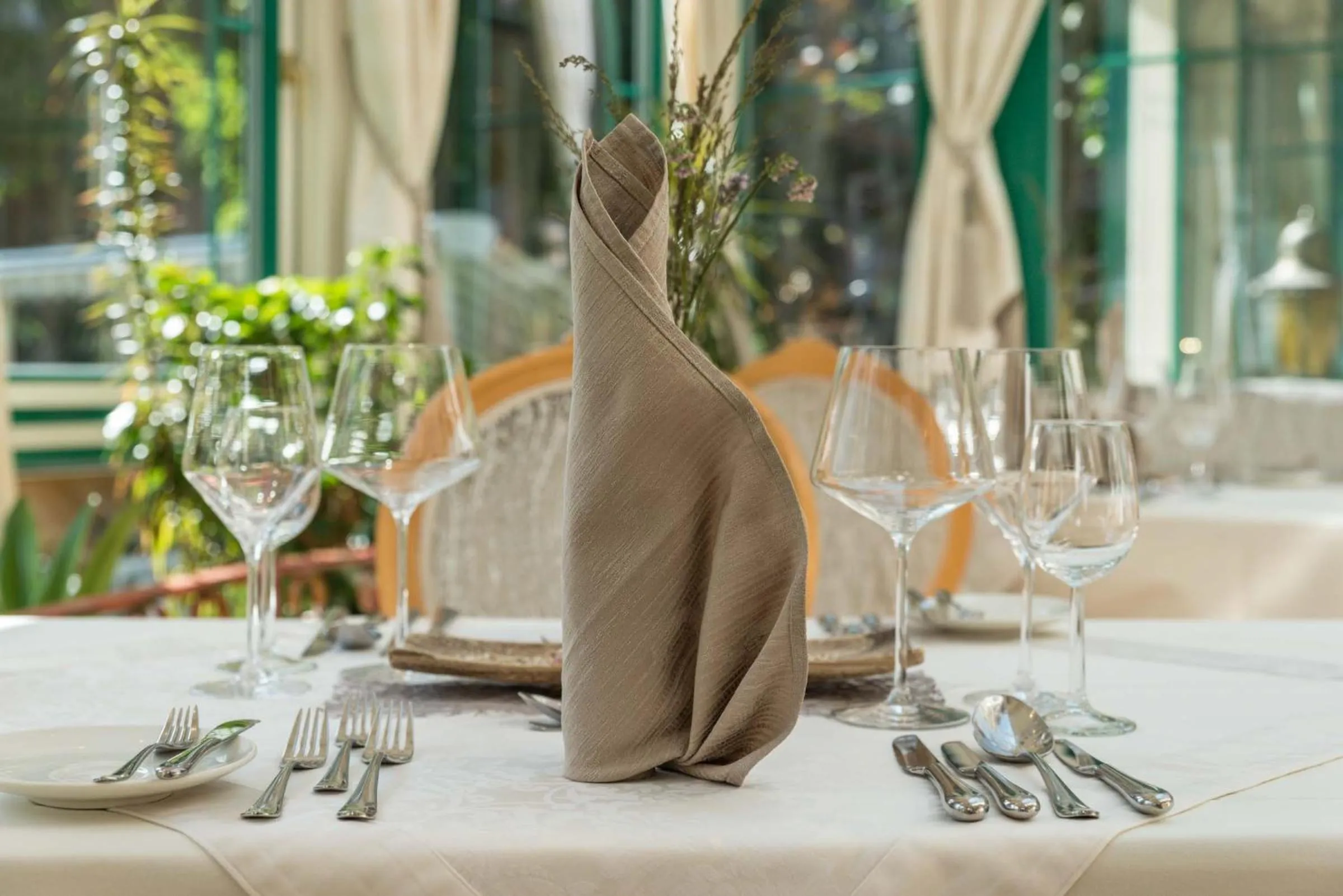 Restaurant/places to eat in Oberlechtaler Hof Boutique Hotel