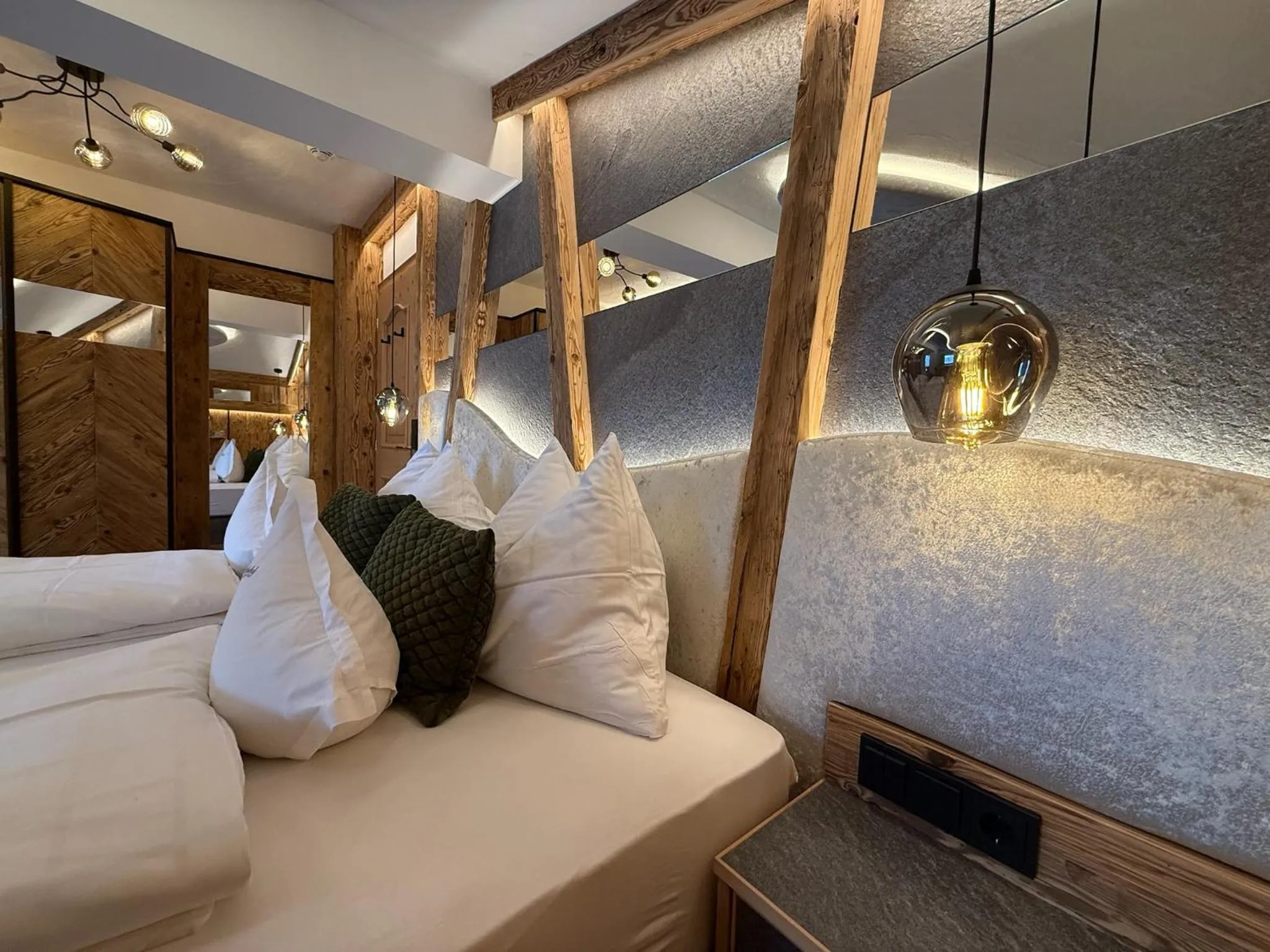 Bed in Oberlechtaler Hof Boutique Hotel