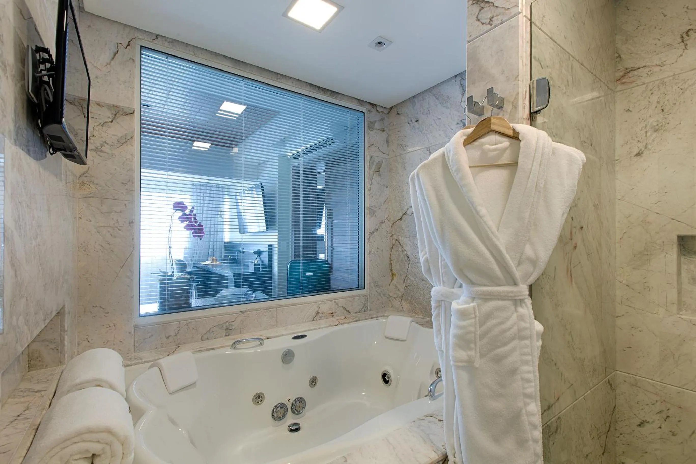 Bathroom in ArtHotel Transamerica Collection