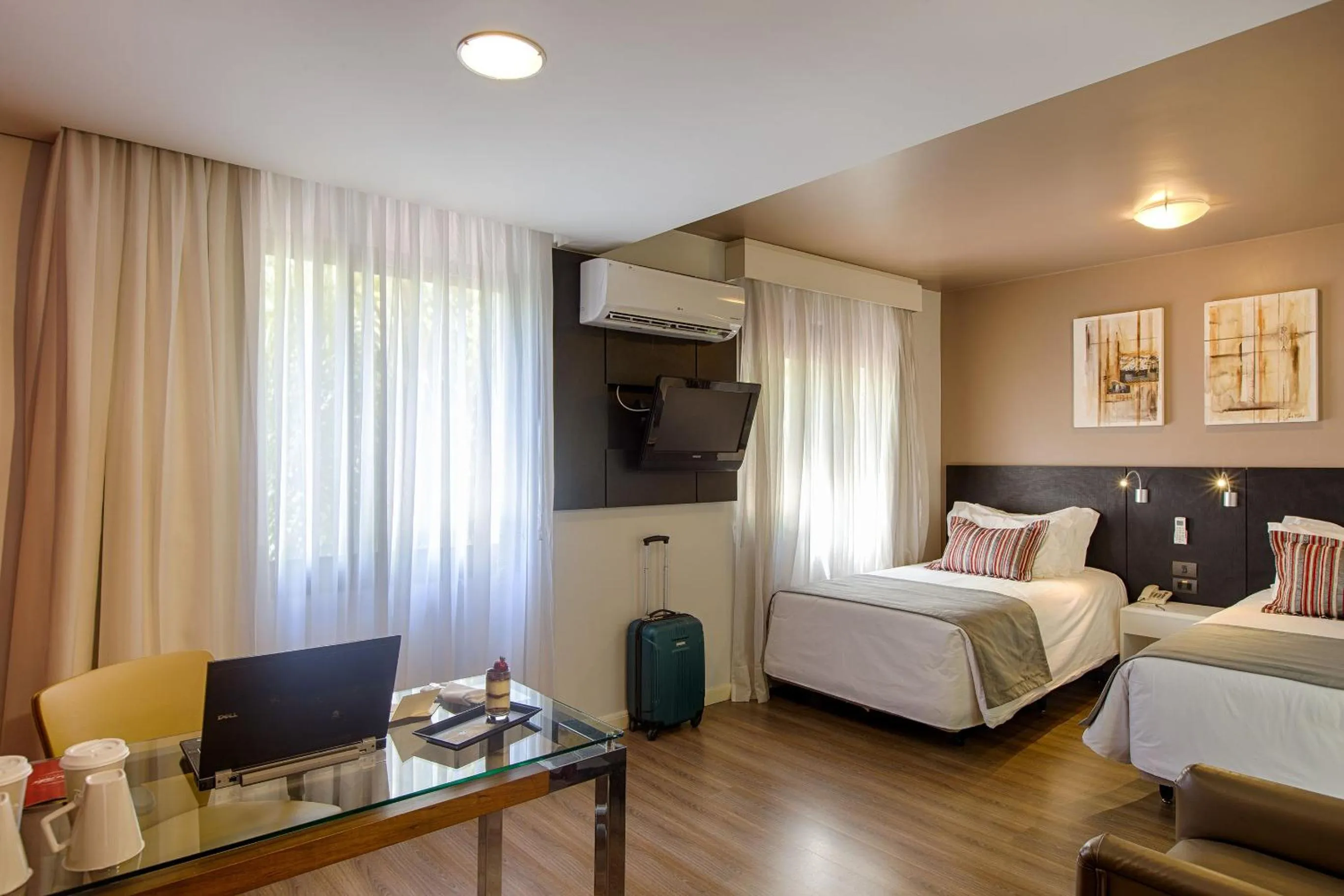 Photo of the whole room, Bed in ArtHotel Transamerica Collection