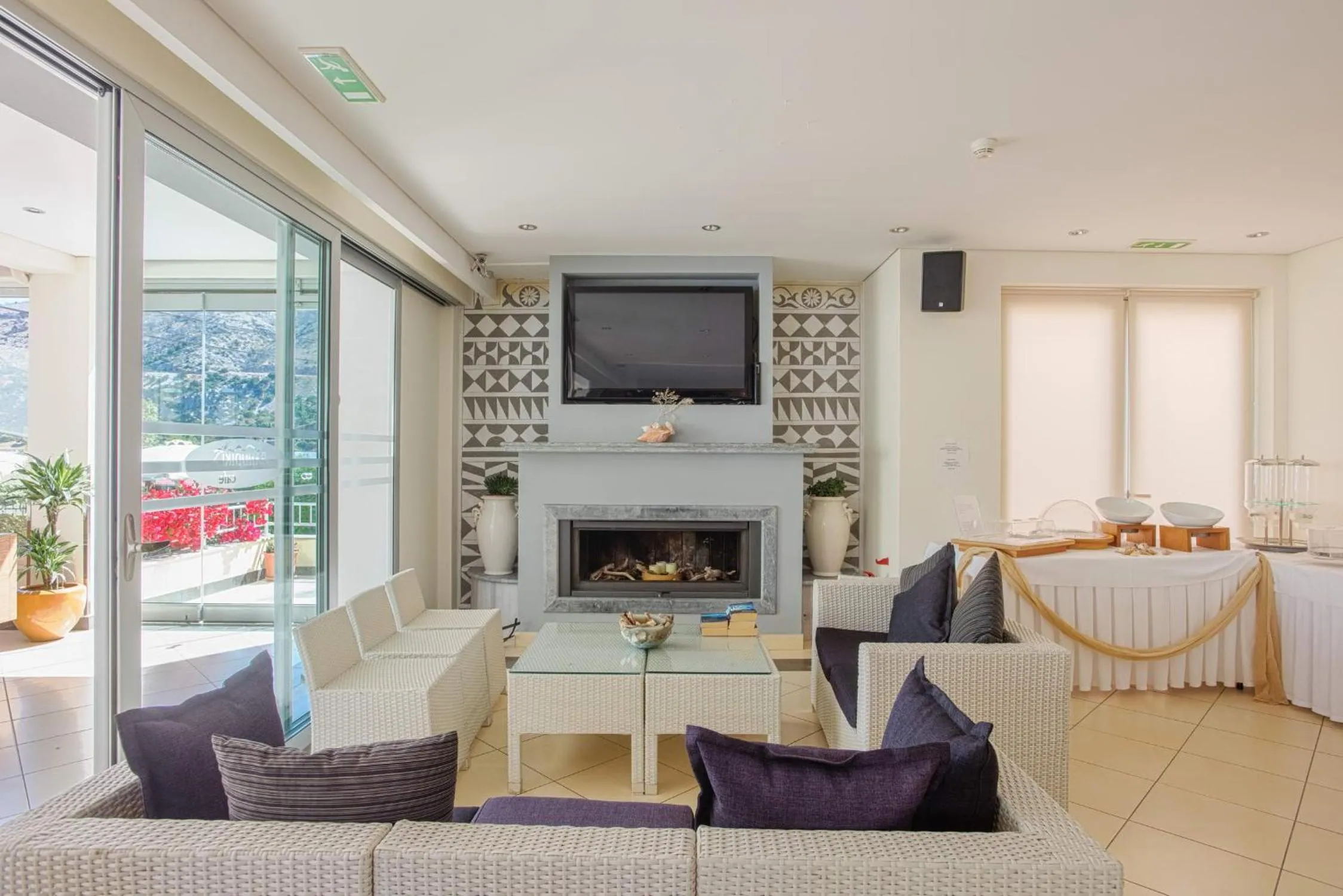 Restaurant/places to eat in Almiriki Chios Rooms & Apartments