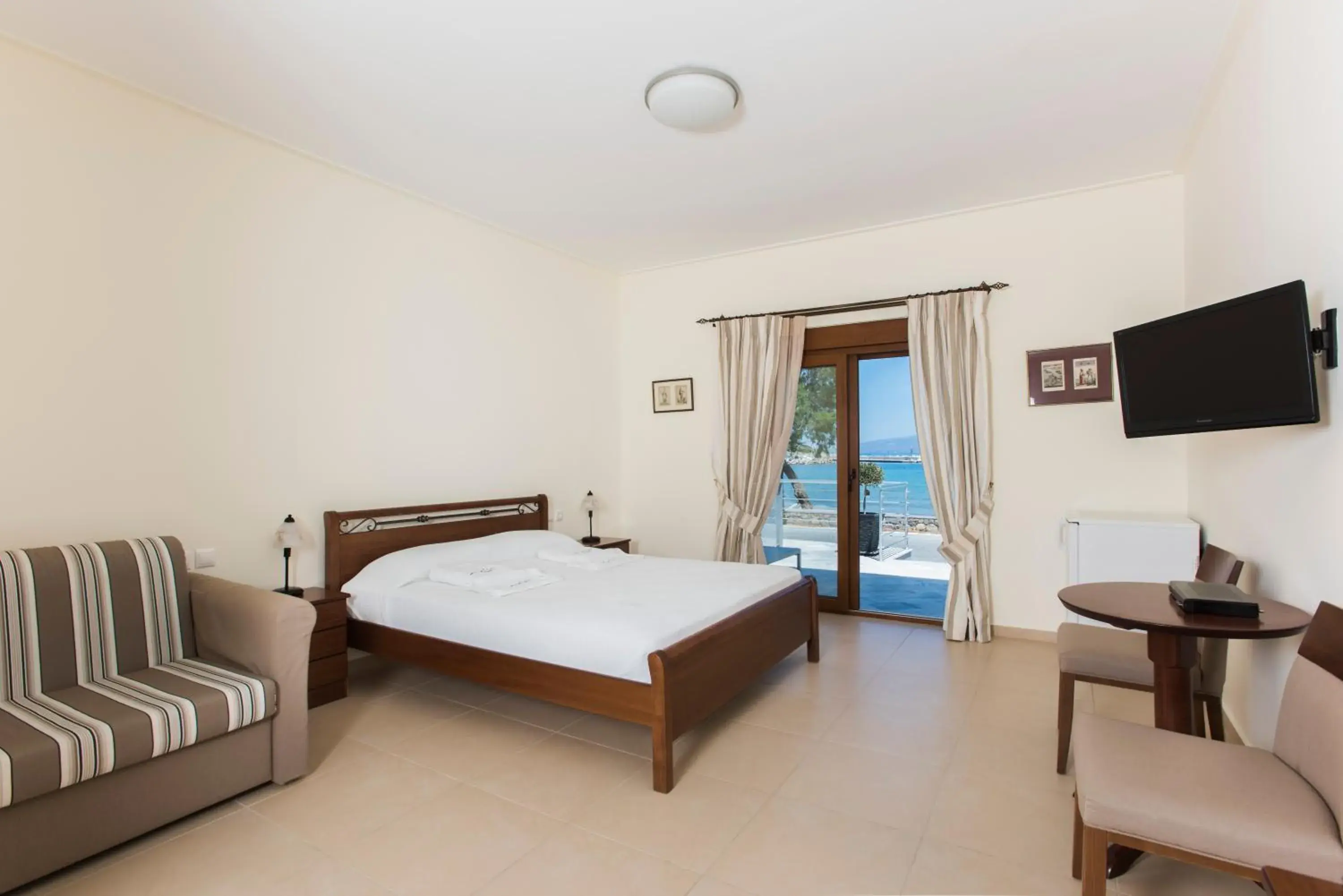 Deluxe Room with Sea View in Almiriki Chios Rooms & Apartments Deluxe Room with Sea View in Almiriki Chios Rooms & Apartments