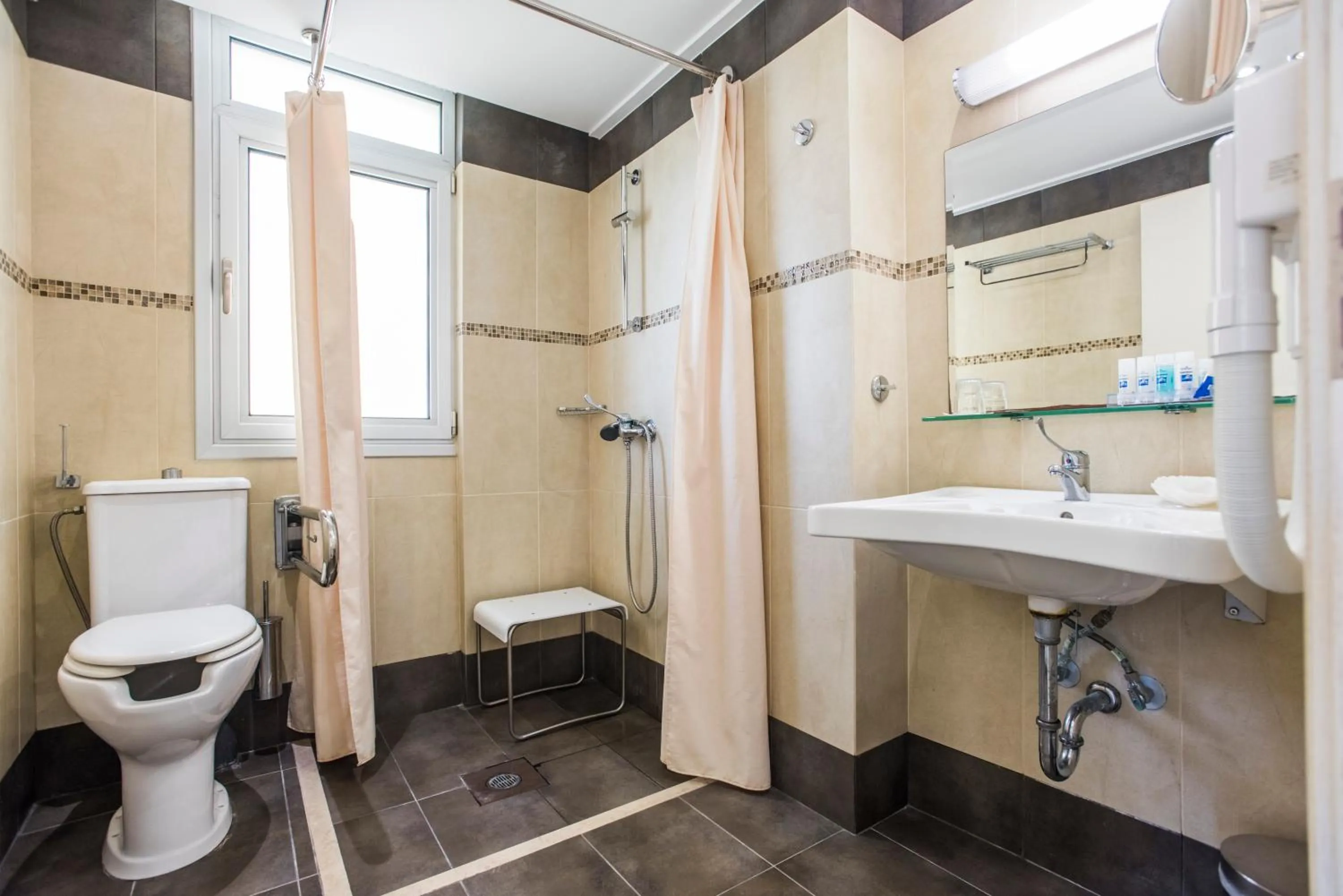 Shower in Almiriki Chios Rooms & Apartments