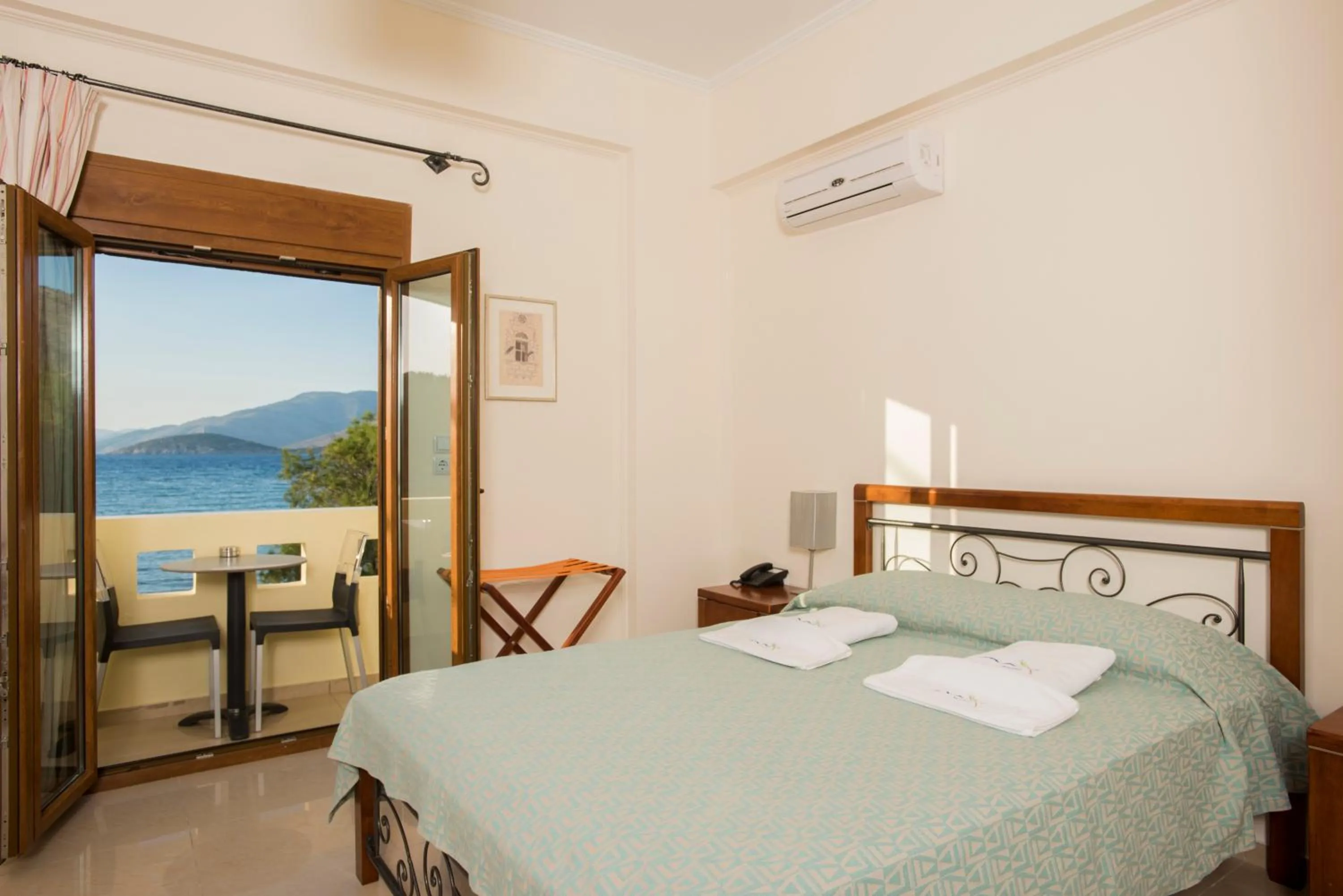 Bed in Almiriki Chios Rooms & Apartments