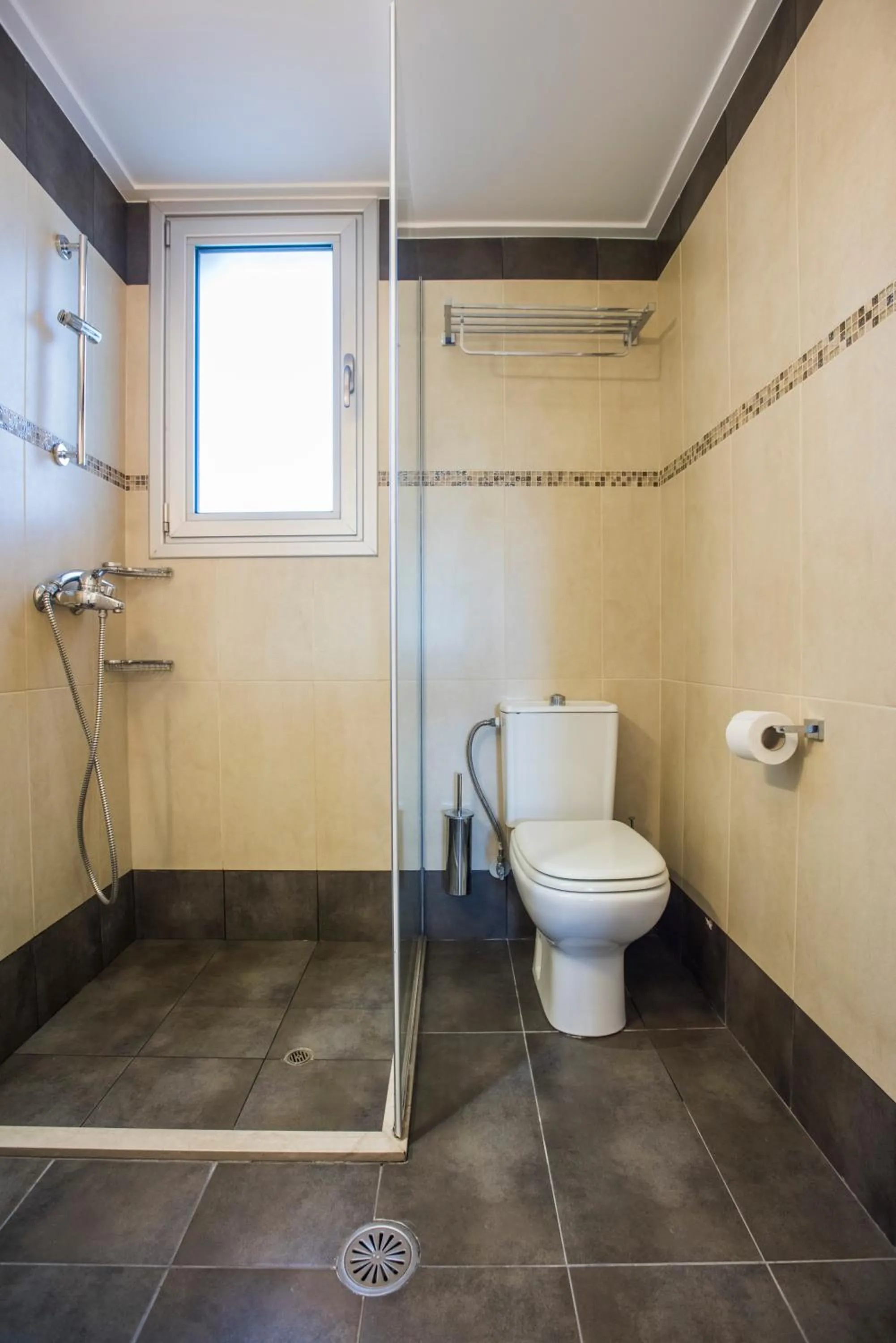 Shower in Almiriki Chios Rooms & Apartments