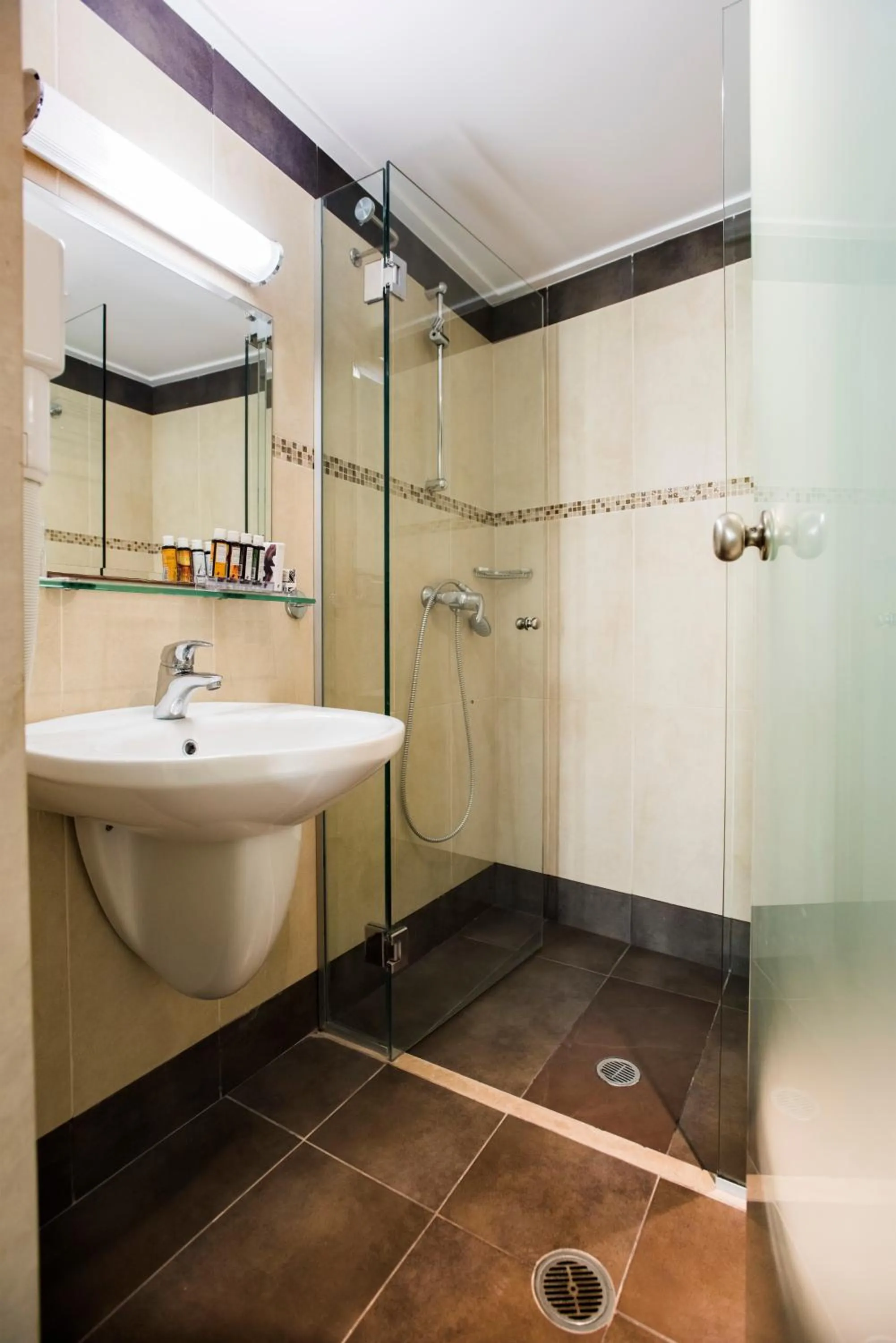 Shower in Almiriki Chios Rooms & Apartments