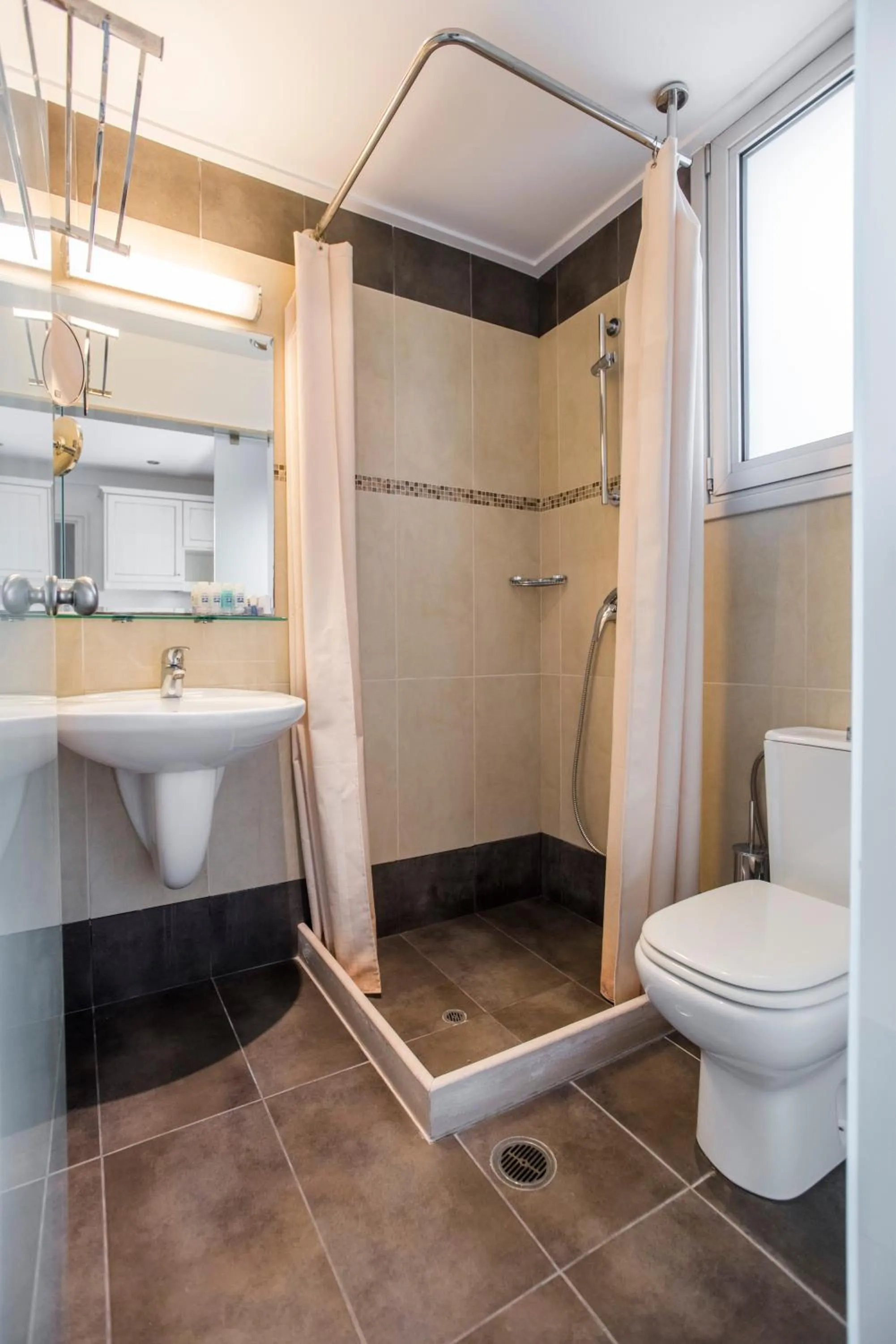 Shower in Almiriki Chios Rooms & Apartments