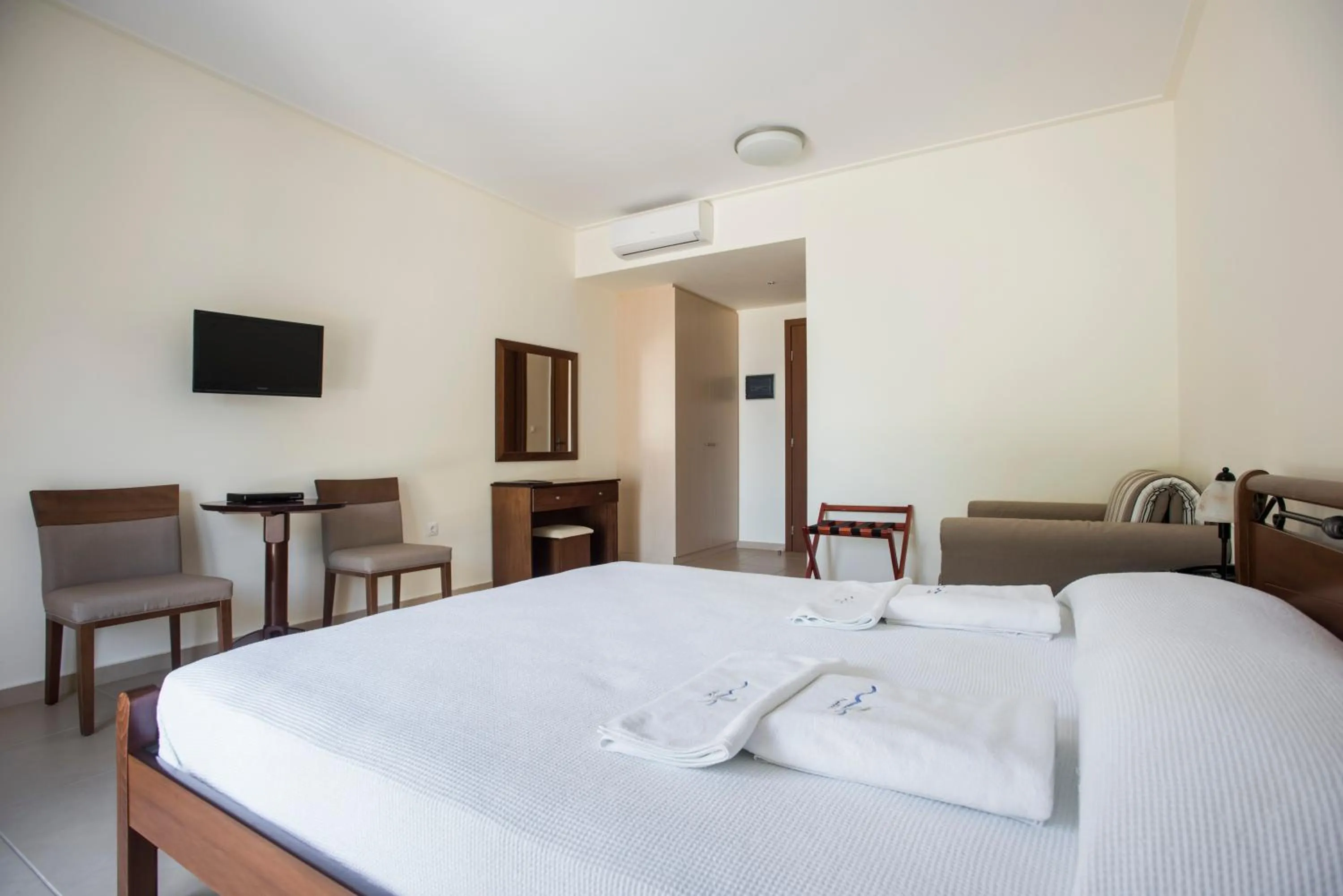 Bed in Almiriki Chios Rooms & Apartments