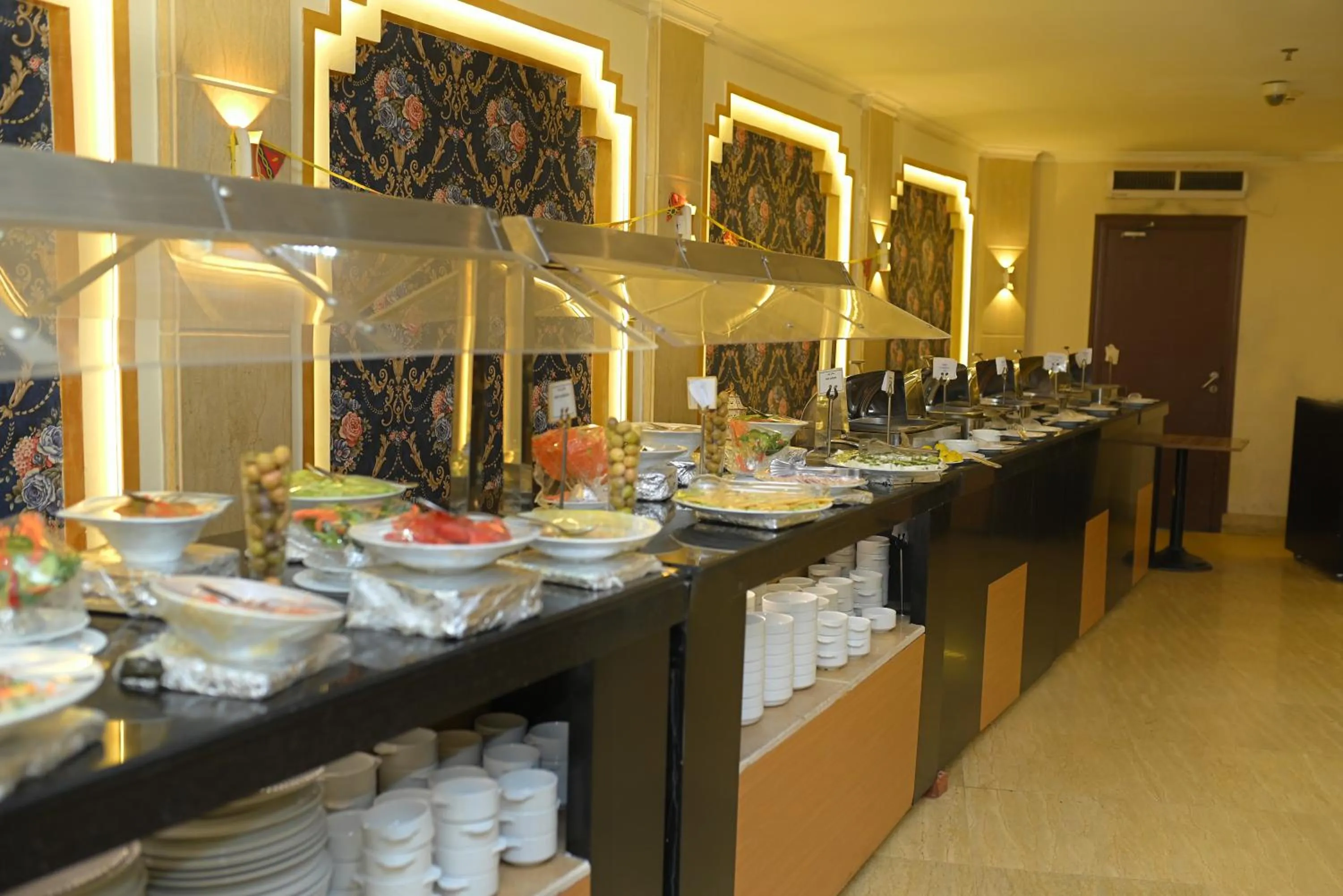 Restaurant/places to eat in Cleopatra Hotel