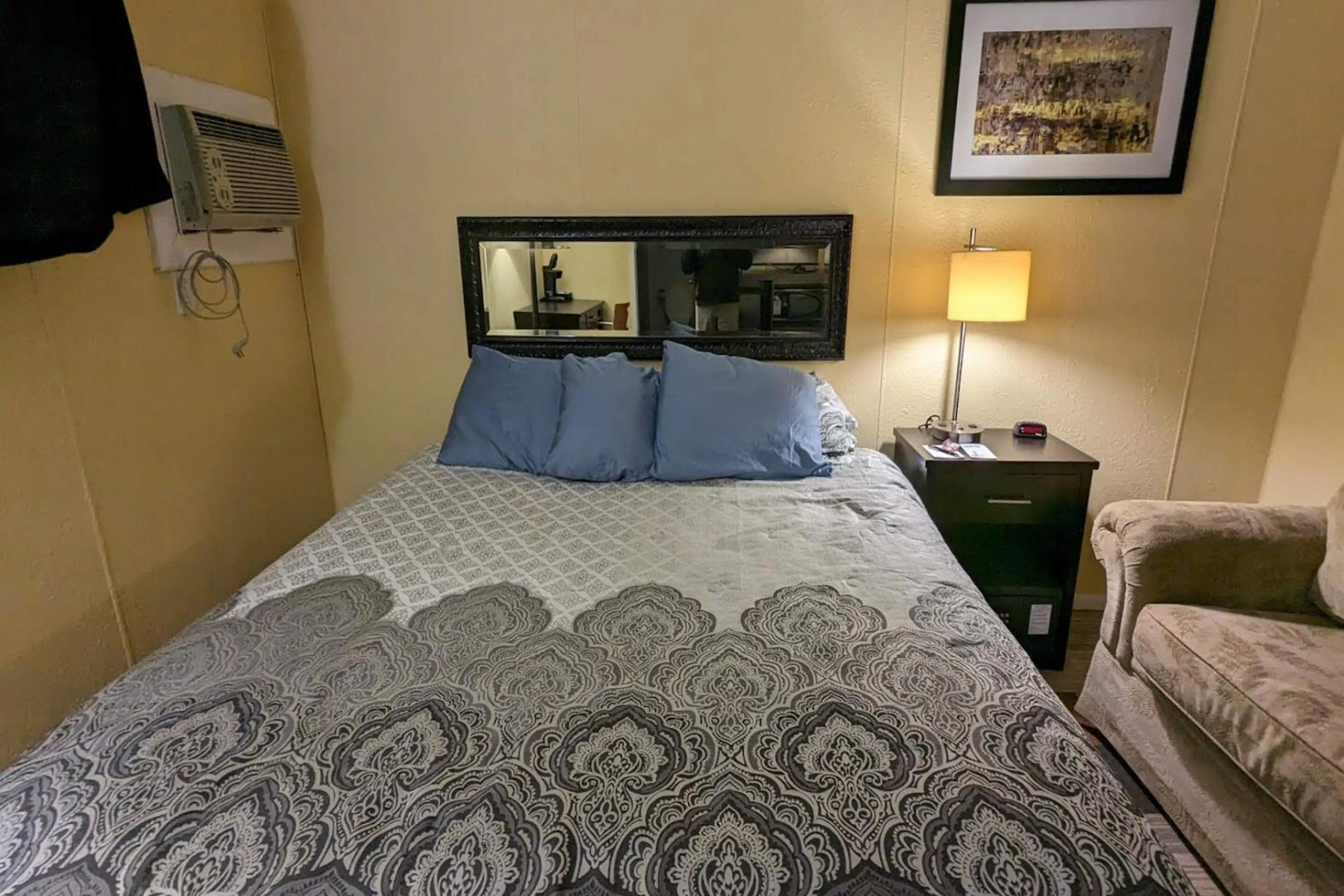 Bedroom, Bed in Colonial Inn Extended Stay by OYO New Ulm