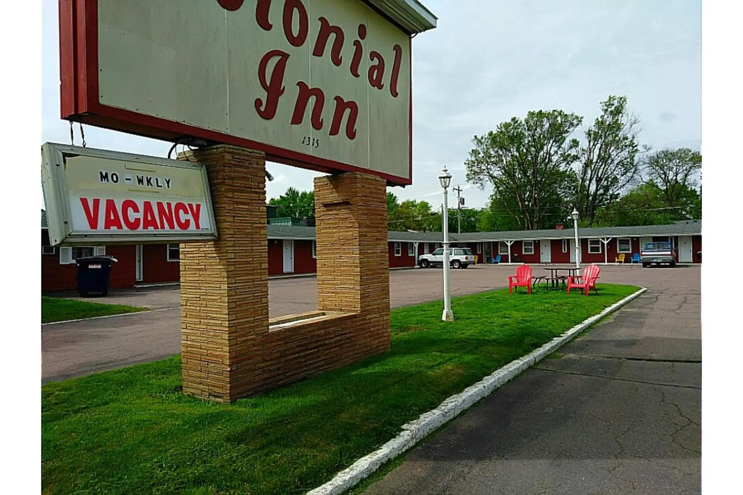 Facade/entrance in Colonial Inn Extended Stay by OYO New Ulm