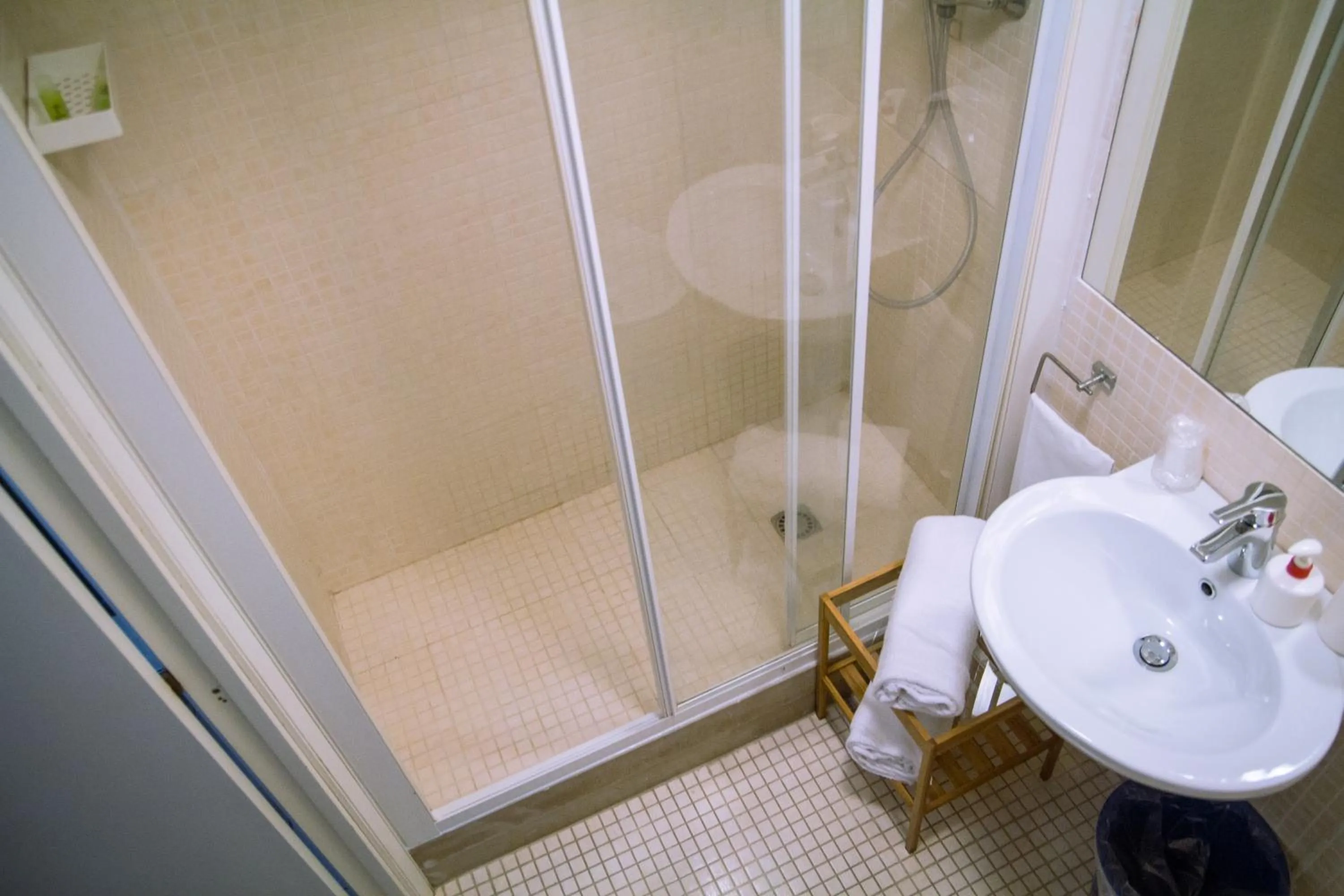 Shower in Hotel Baia Del Sole