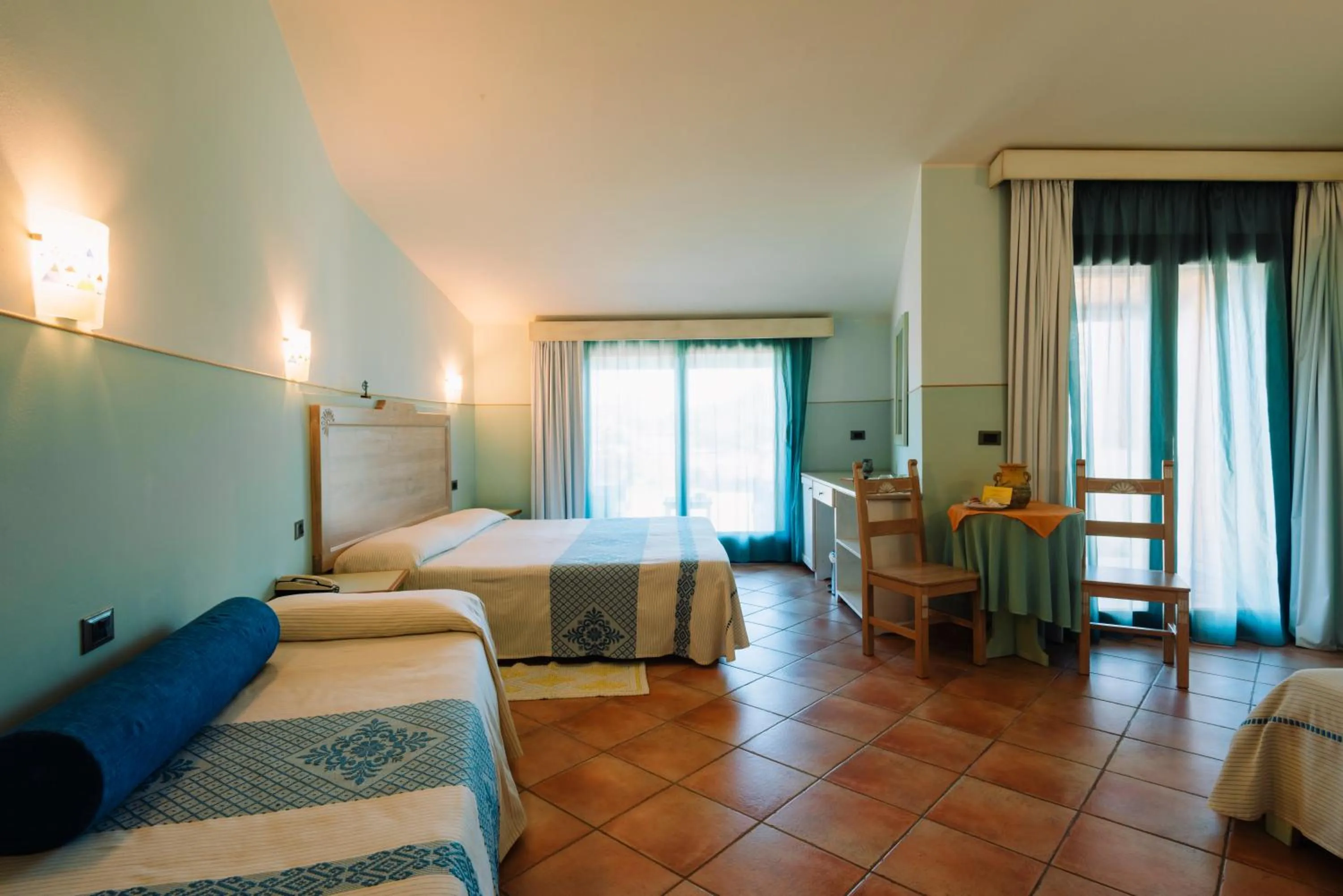 Balcony/Terrace, Bed in Hotel Luci Del Faro