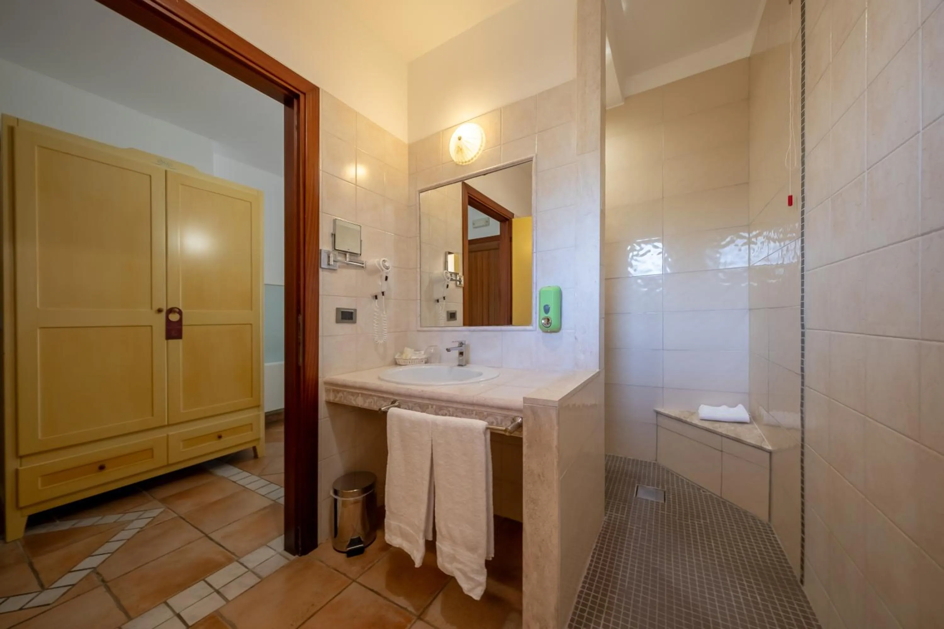 Bathroom in Hotel Luci Del Faro