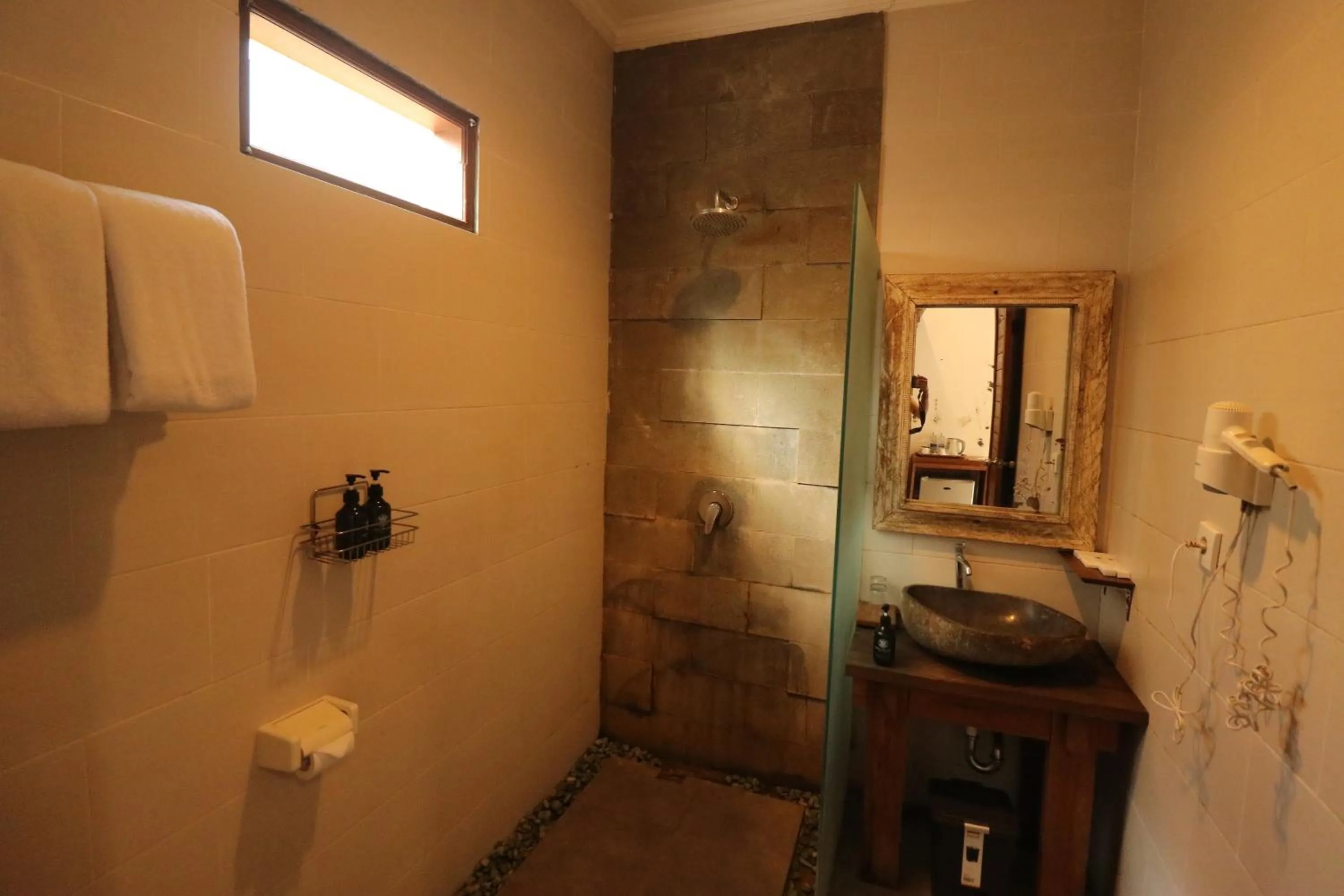 Bathroom in Mina Pelasa Hotel