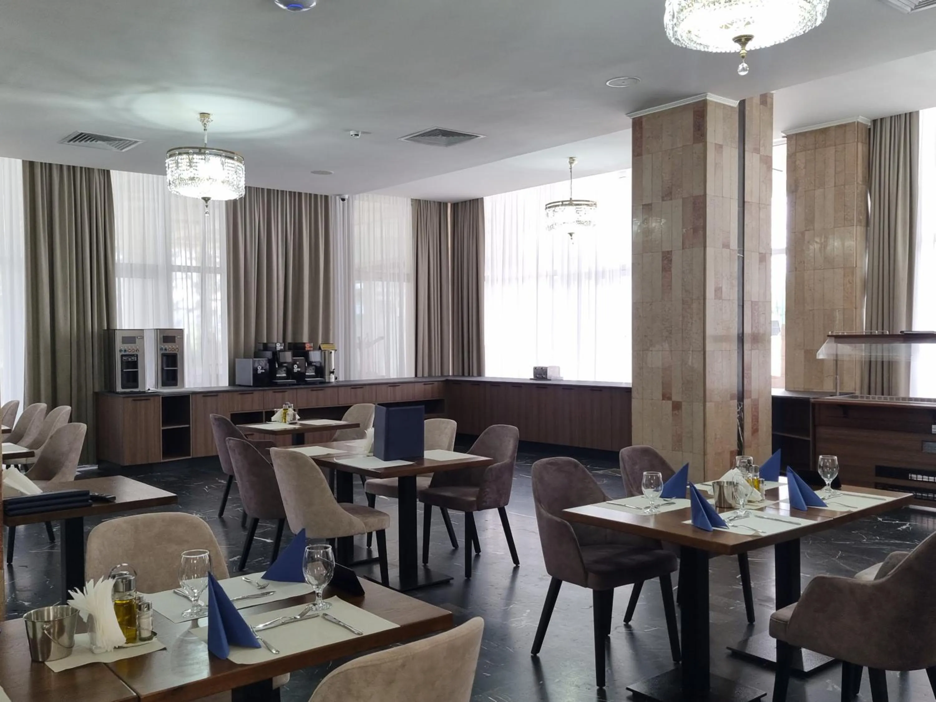 Restaurant/places to eat in Hotel Belvedere