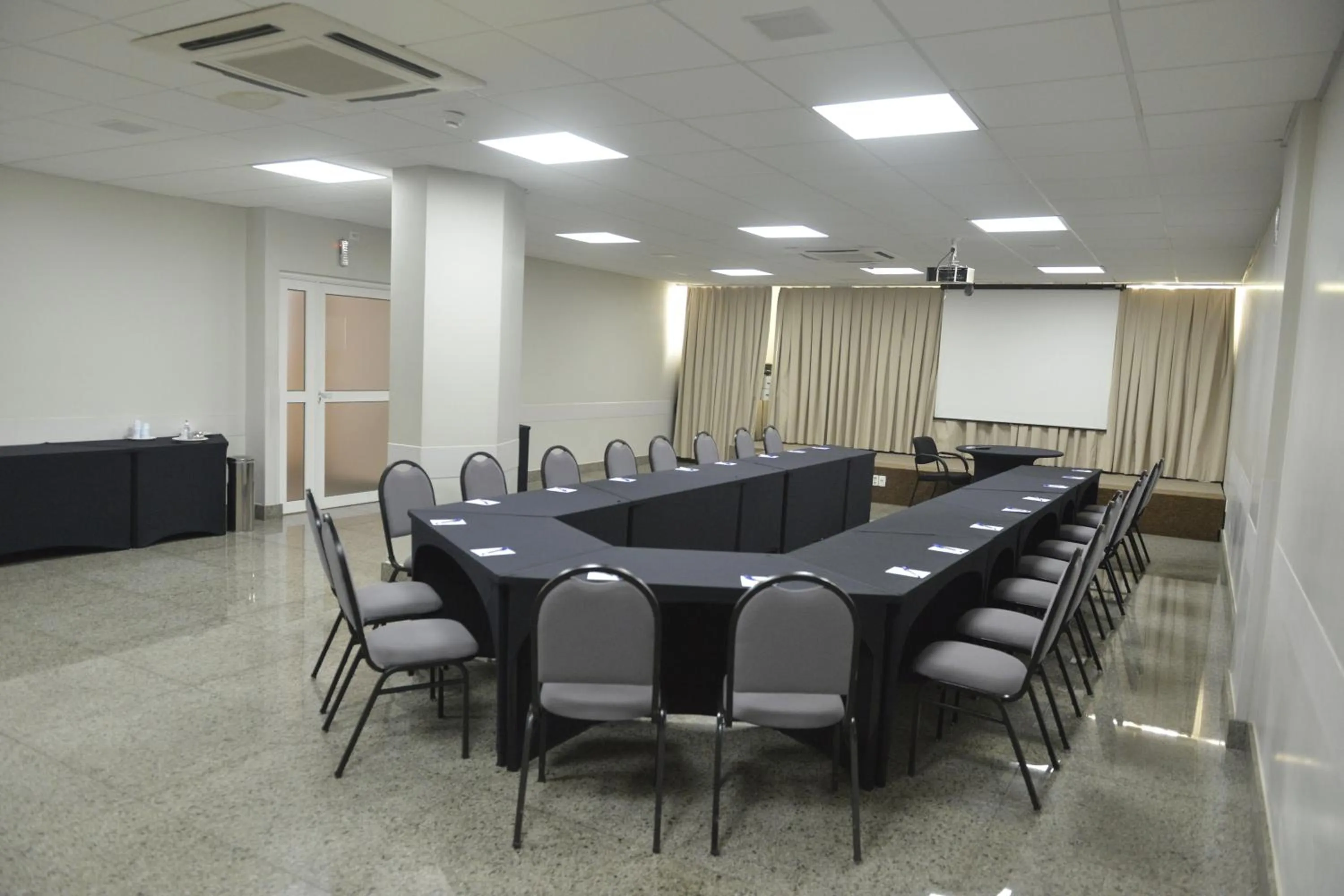 Business facilities in Oitis Hotel