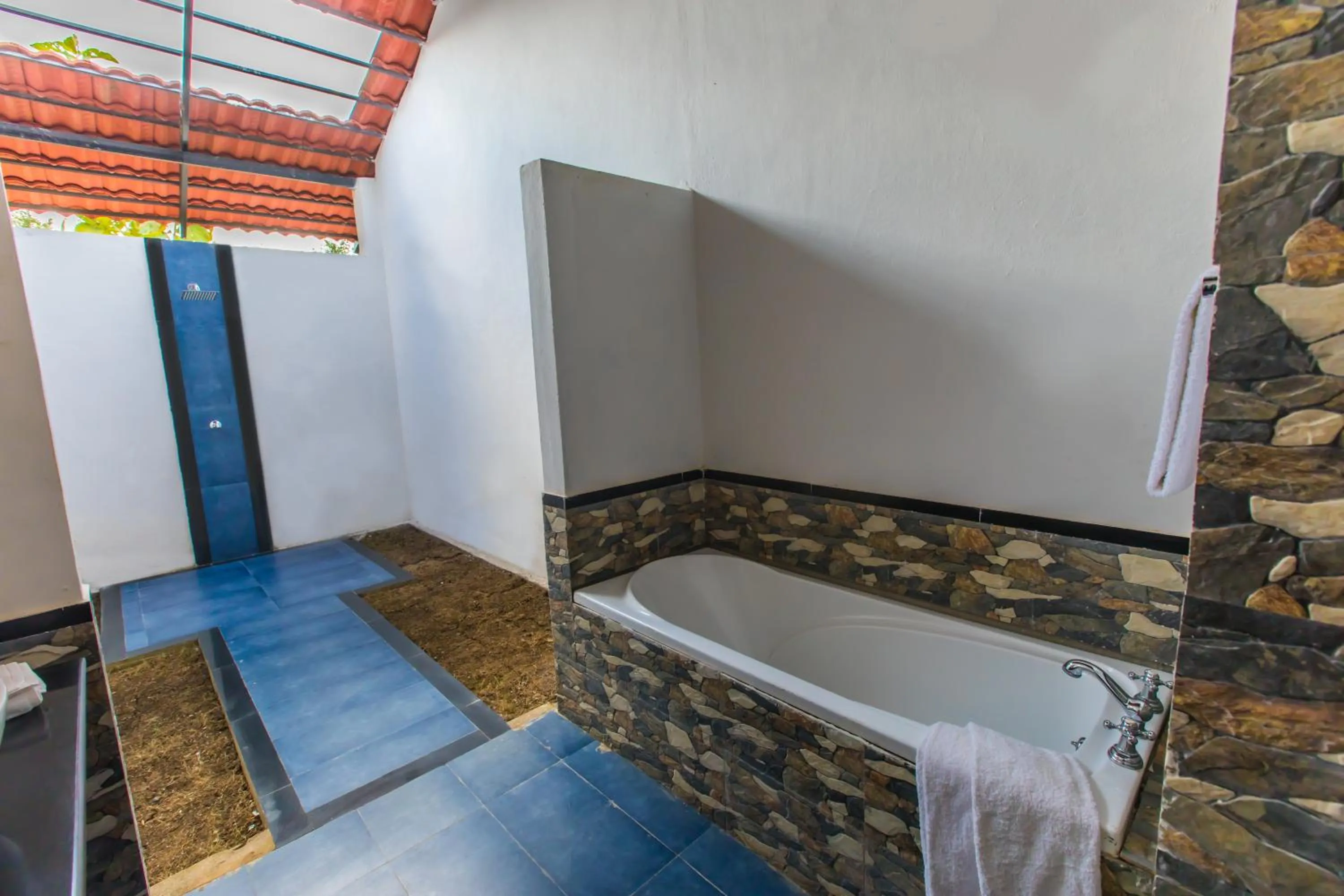 Bathroom in Tuli Veer Bagh Resort