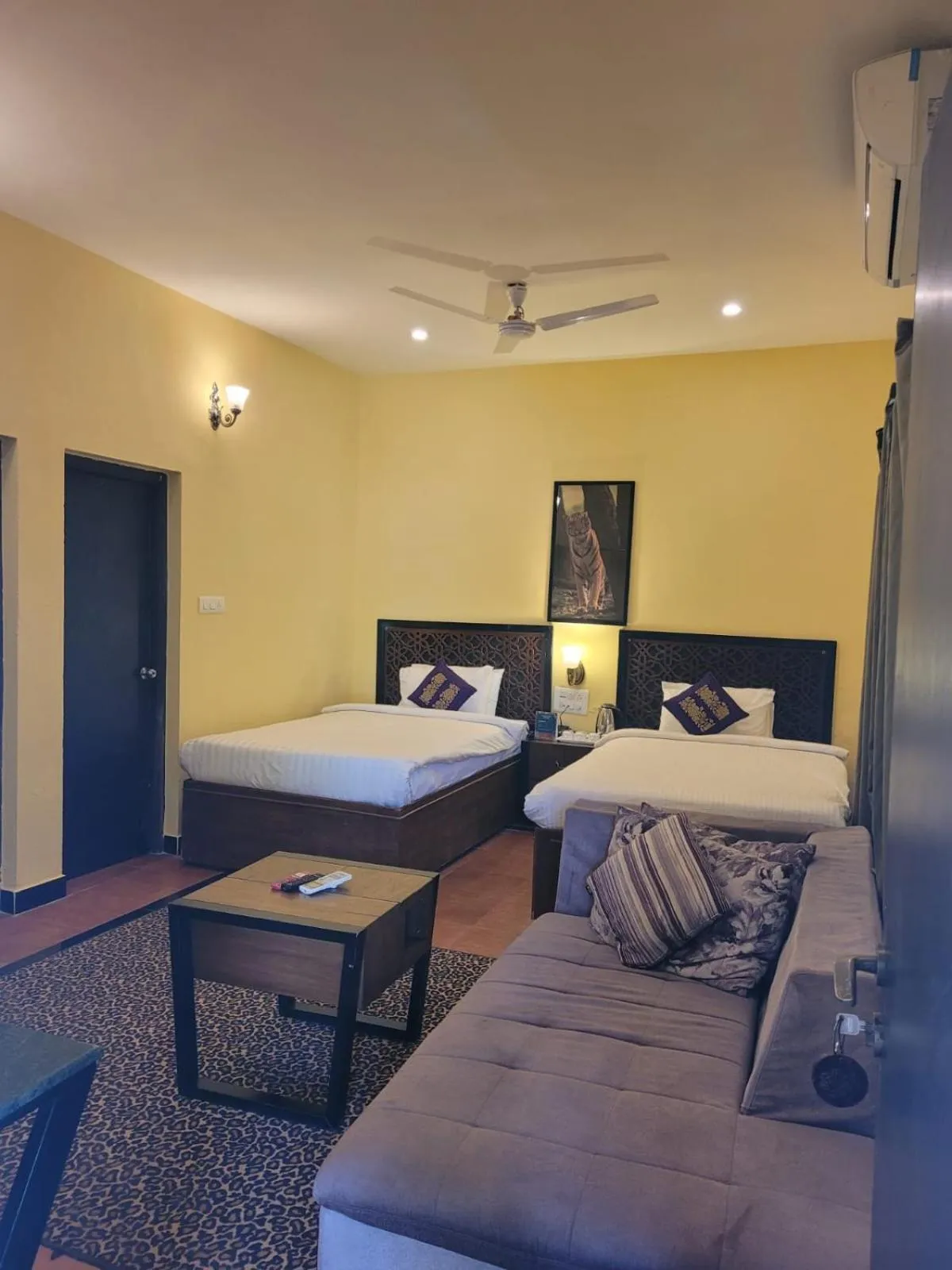 Photo of the whole room, Bed in Tuli Veer Bagh Resort