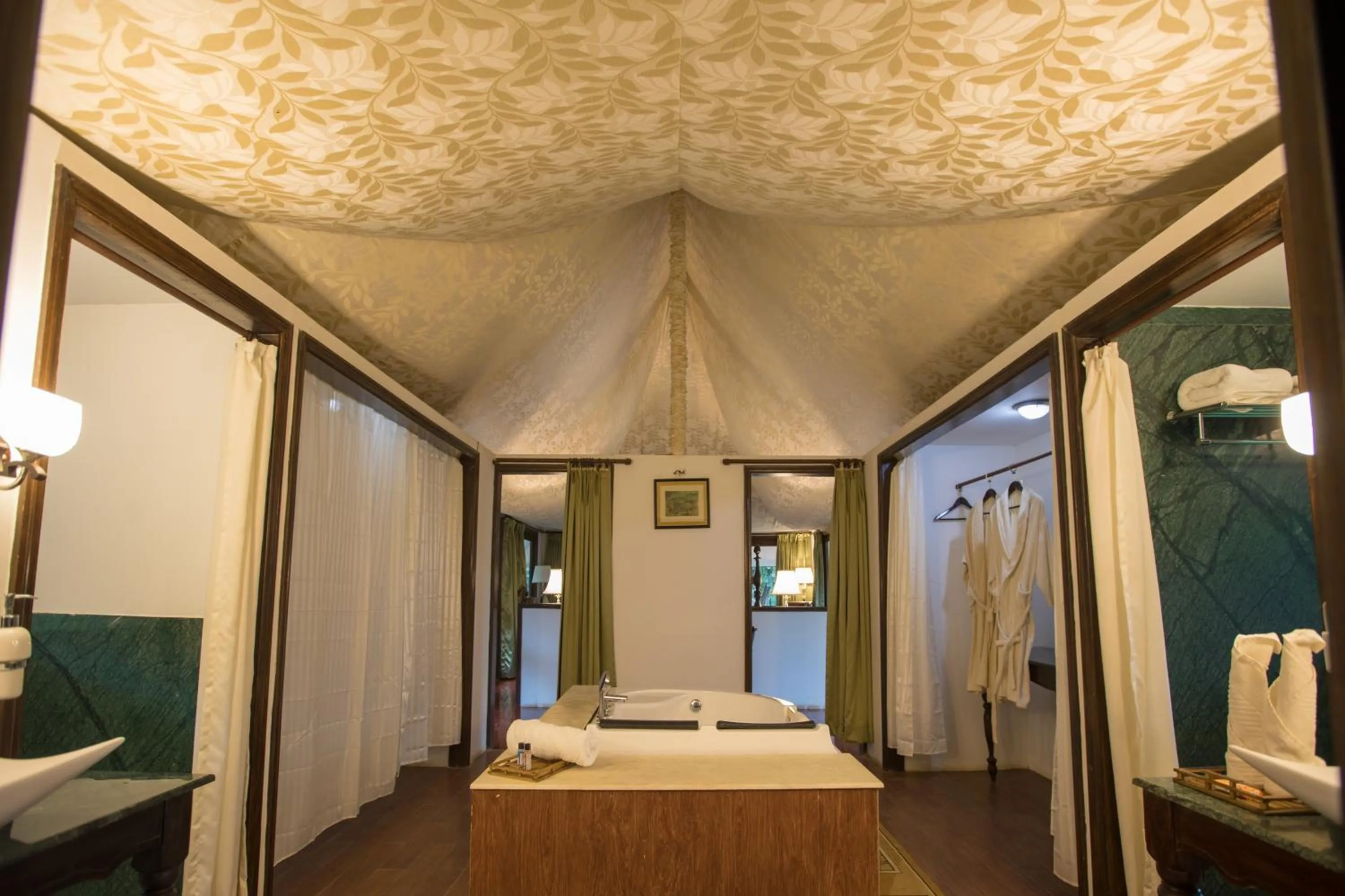 Bathroom, Bed in Tuli Veer Bagh Resort
