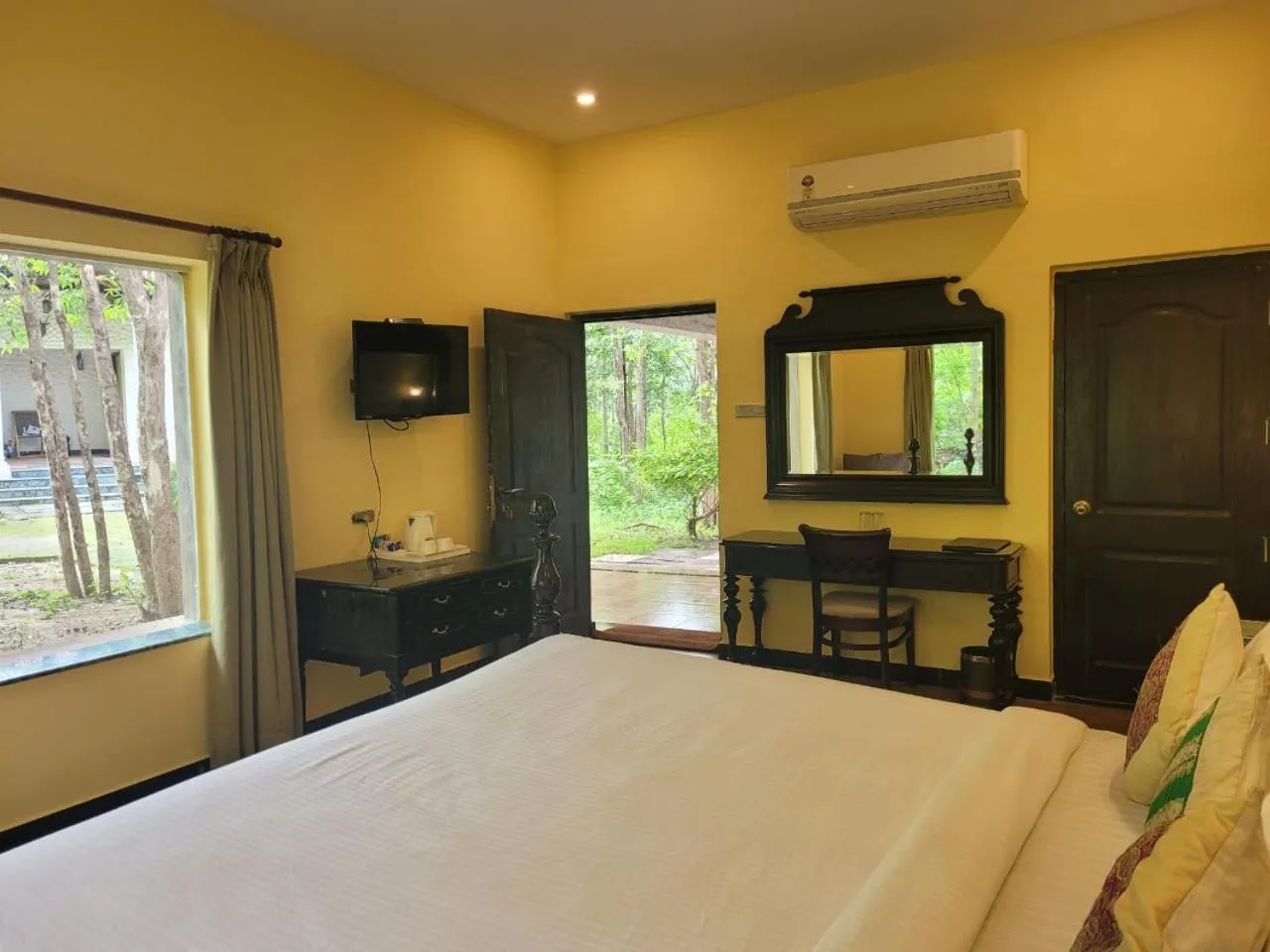 Bedroom, Bed in Tuli Veer Bagh Resort