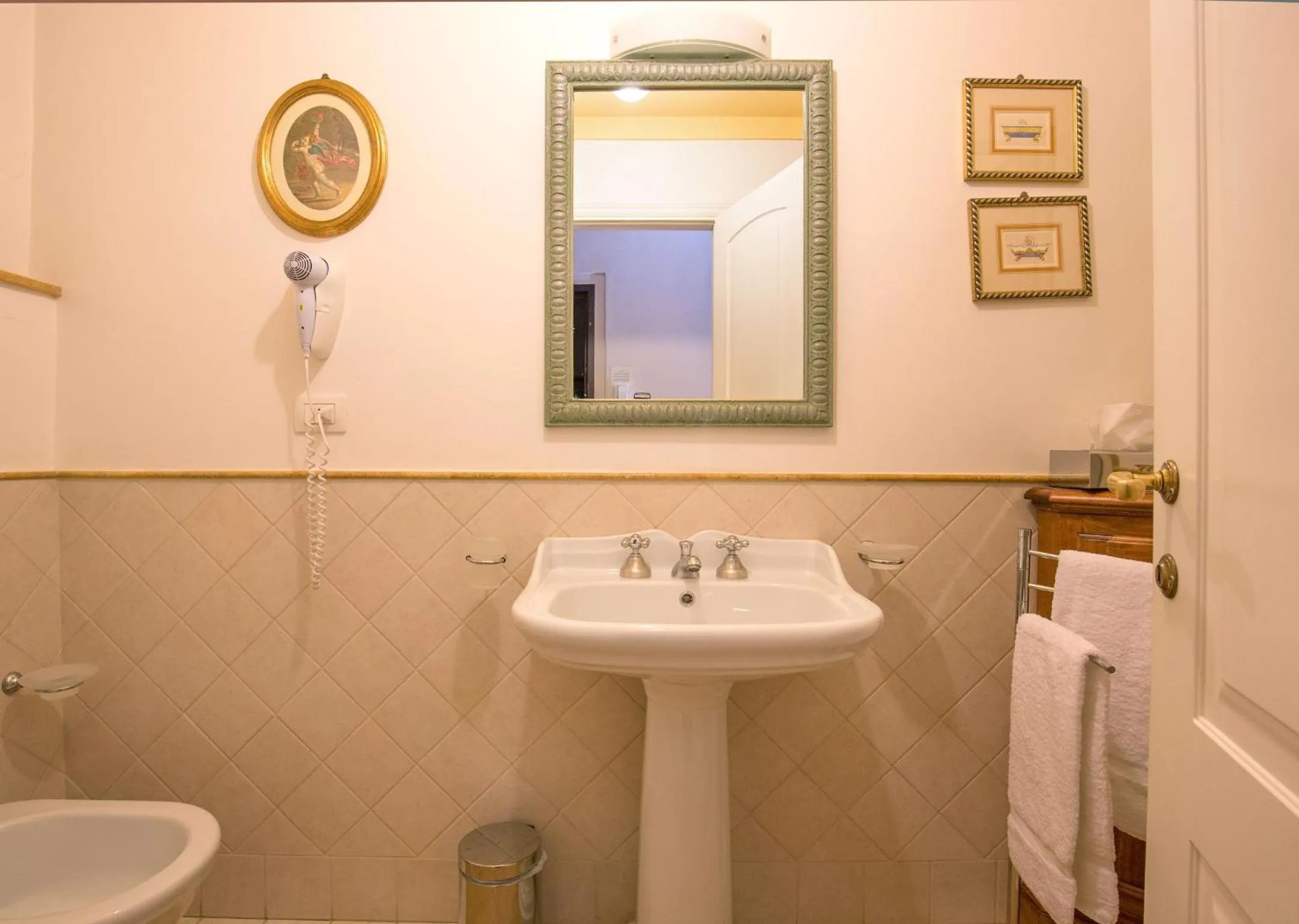 Shower in La Casa Del Garbo - Luxury Rooms & Suite