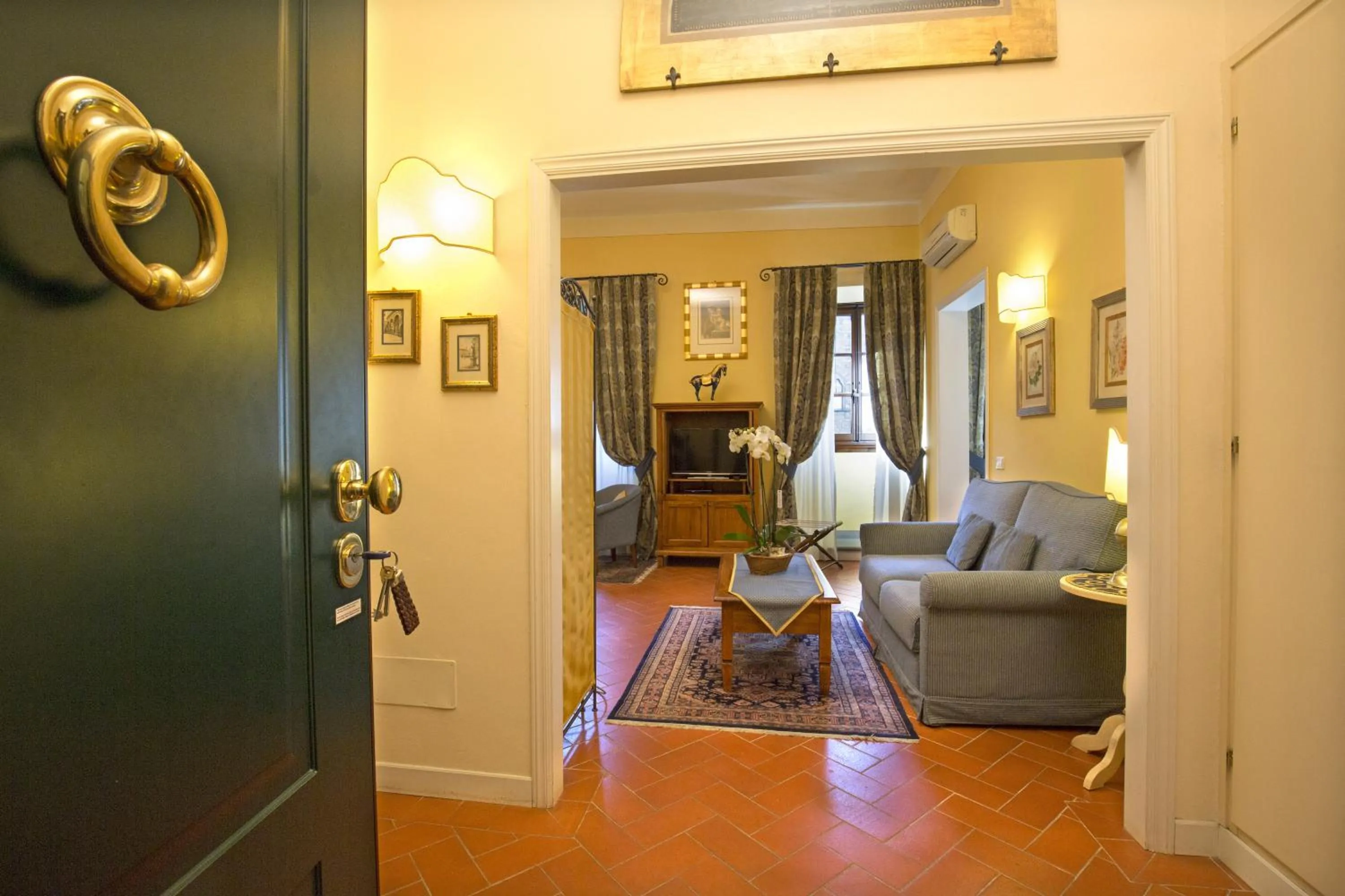 TV and multimedia in La Casa Del Garbo - Luxury Rooms & Suite