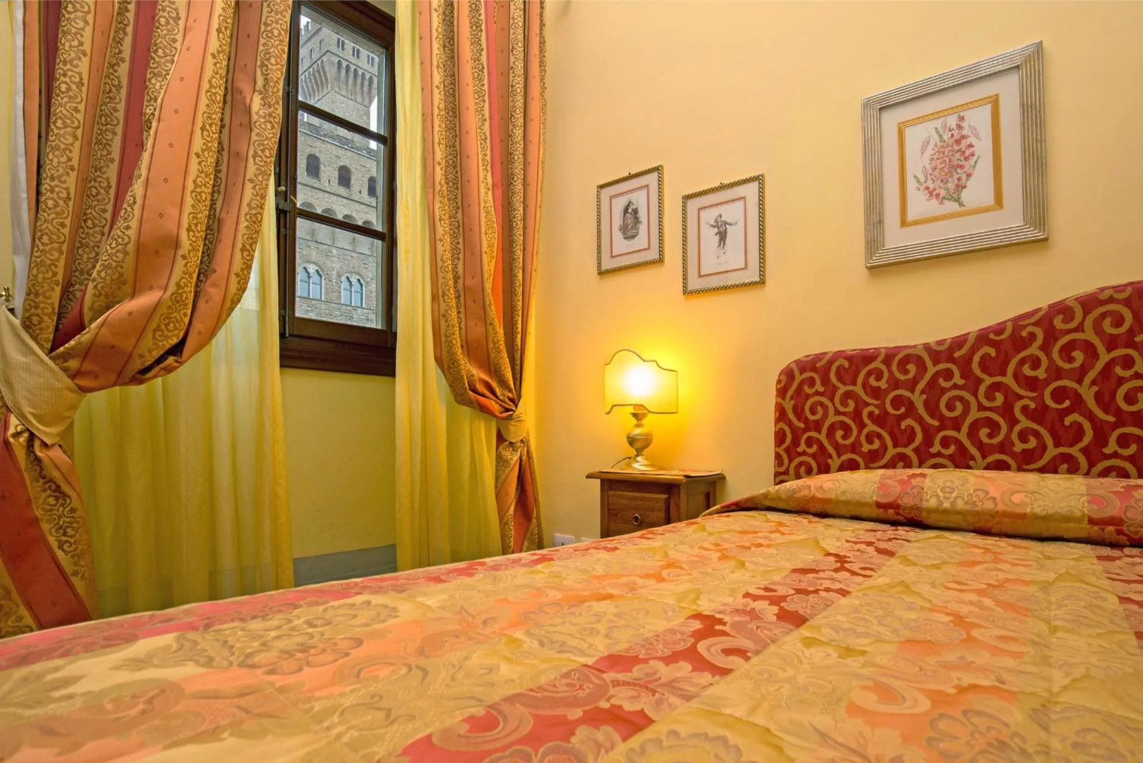 TV and multimedia, Bed in La Casa Del Garbo - Luxury Rooms & Suite