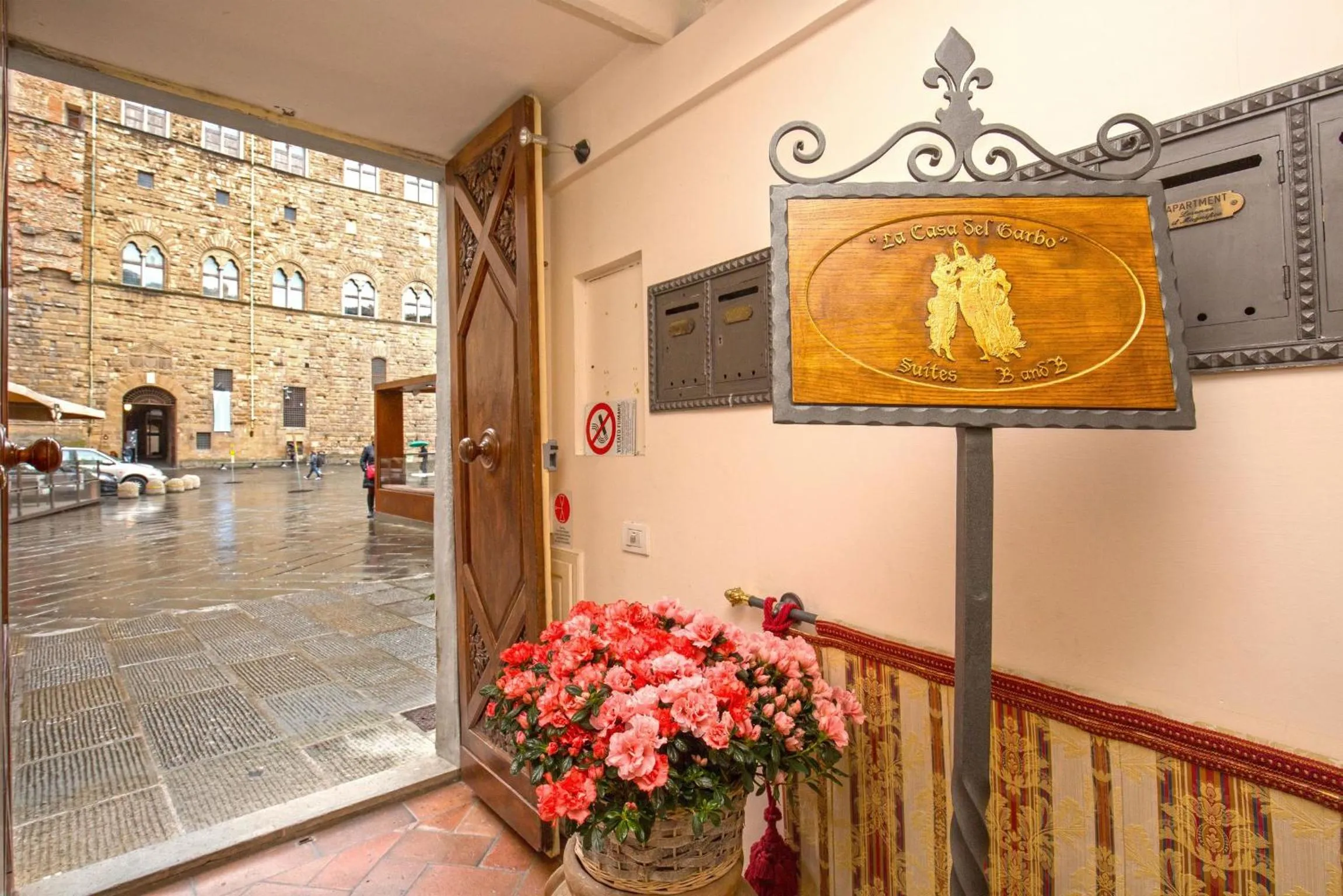 Facade/entrance in La Casa Del Garbo - Luxury Rooms & Suite