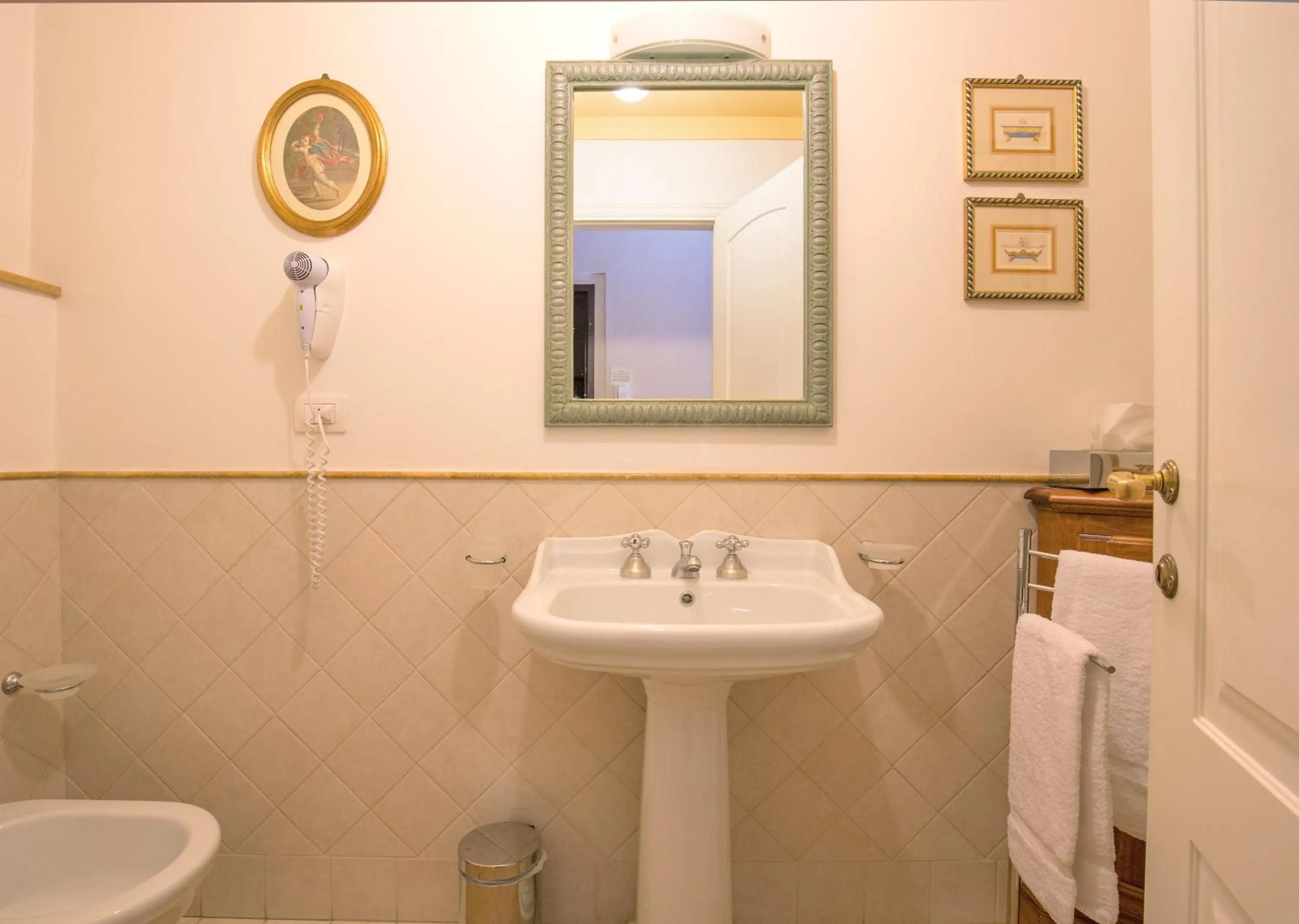 Shower in La Casa Del Garbo - Luxury Rooms & Suite