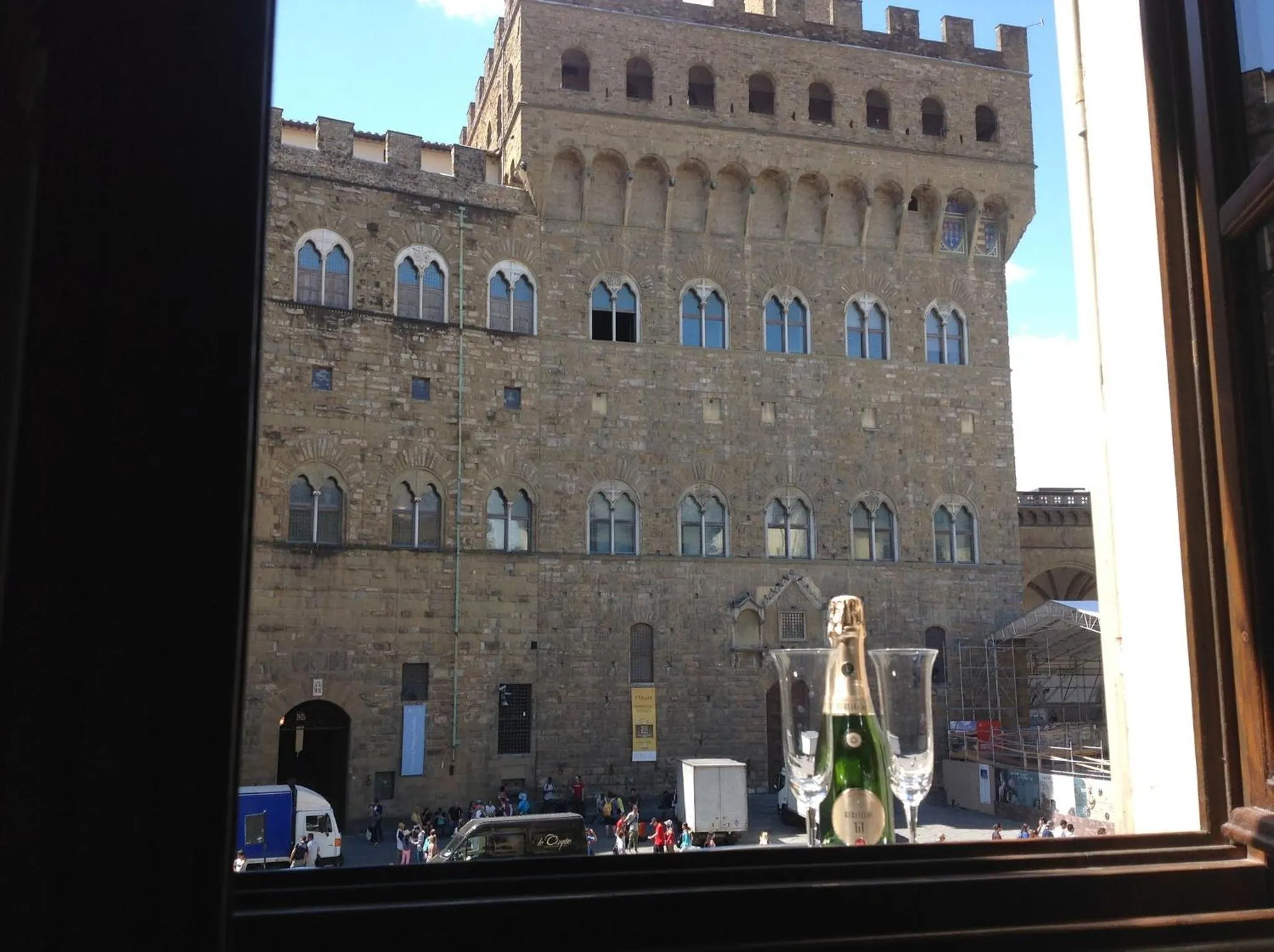 TV and multimedia in La Casa Del Garbo - Luxury Rooms & Suite